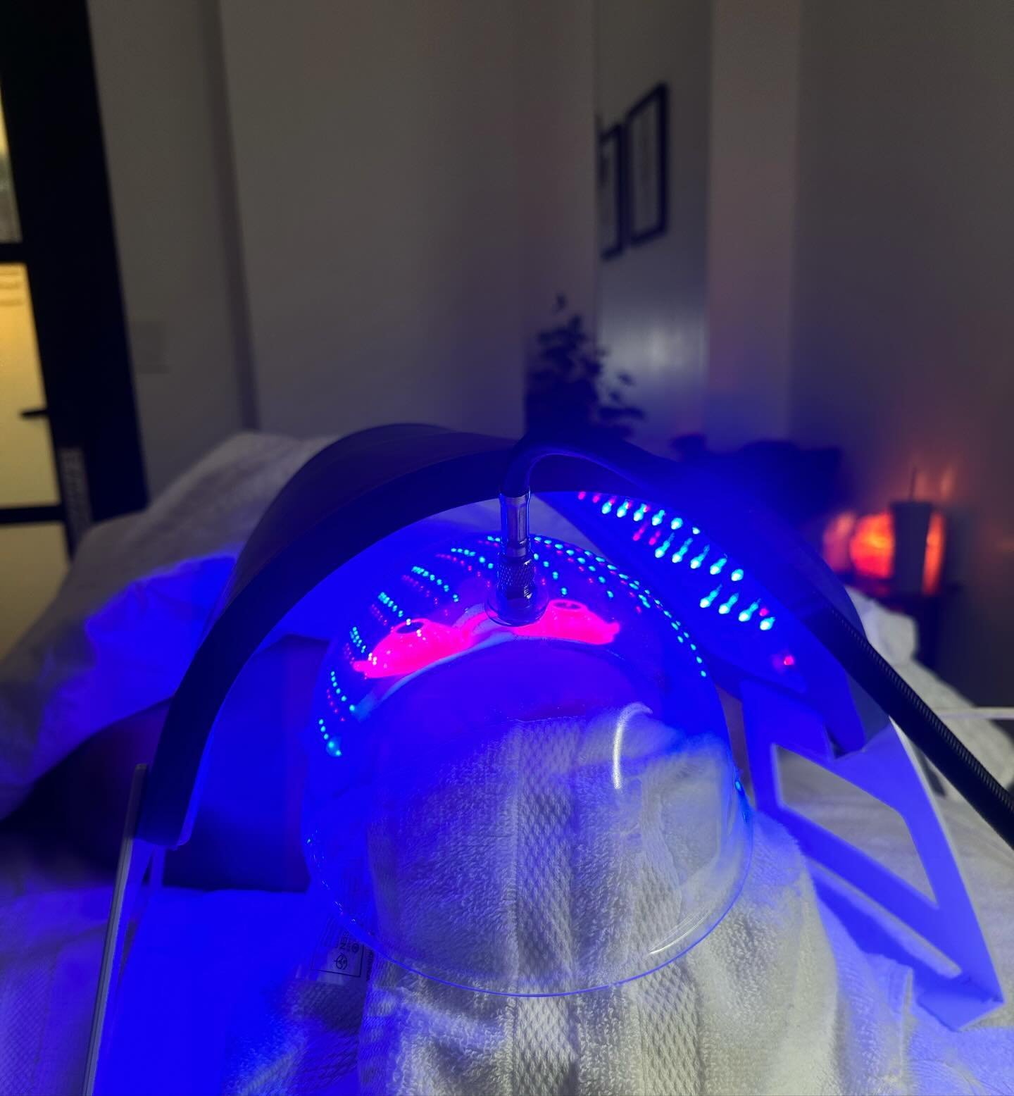 A little oxygen and LED therapy 💞