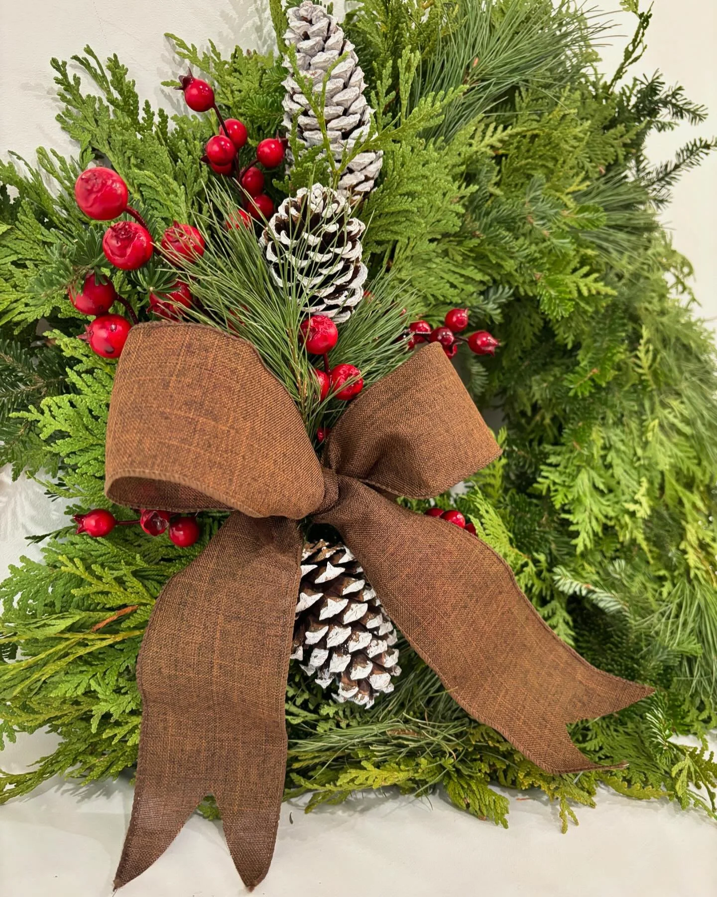 More wreaths available!
Contact us to hold yours. We also have a few plain left for customization.

#christmas #wreath #freshgreenery #localflorist
