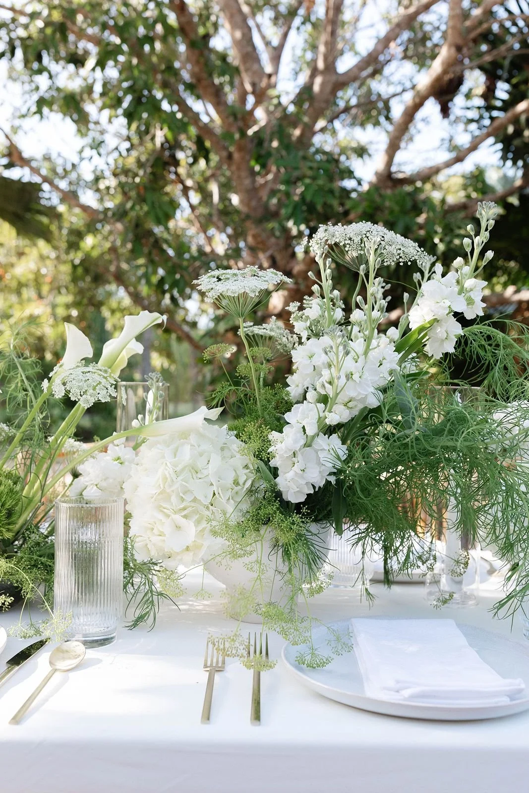 Garden-Wedding-Venue-flowers-on-table.jpg
