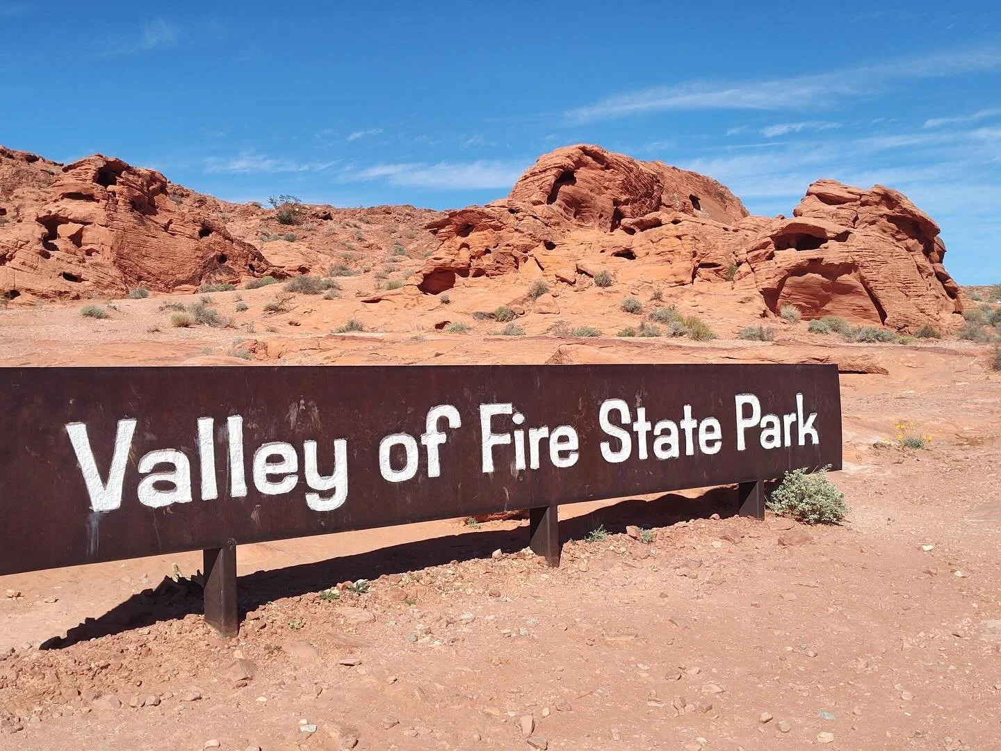 After getting the build in place, we had some time so we went to check out the Valley of Fire State Park ( @valley.of.fire ). So awesome!
#sema #semashow #studentbuilt #ratrod #freak_show_build #trending #sema2025 #builtnotbought #insanebuilds #cate 