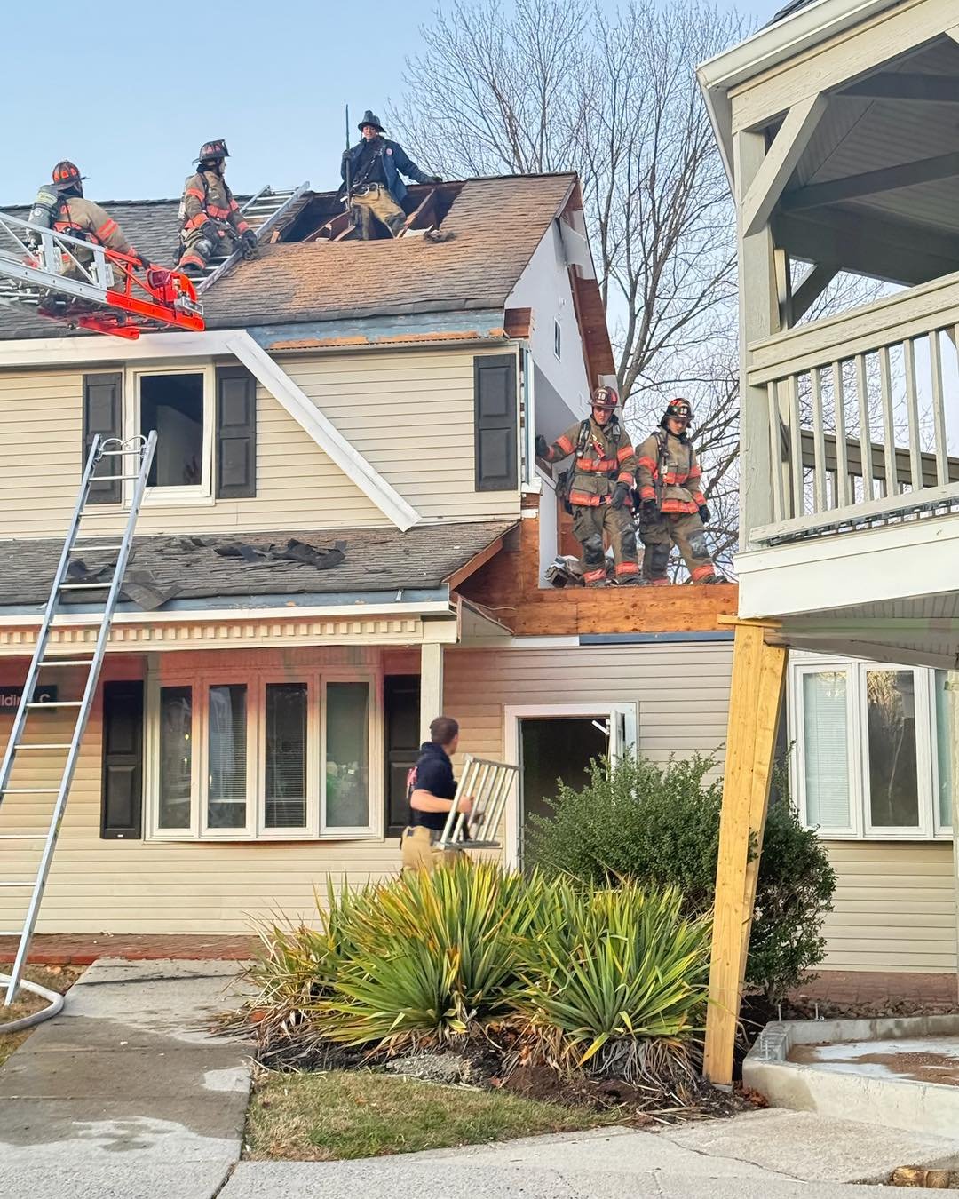 🚒 Saturday Afternoon Training 🔥
On Saturday afternoon, our firefighters drilled on multiple essential skills before signing on for their 12-hour shift as Squad 51. Training like this keeps our crews sharp, confident, and ready to respond!