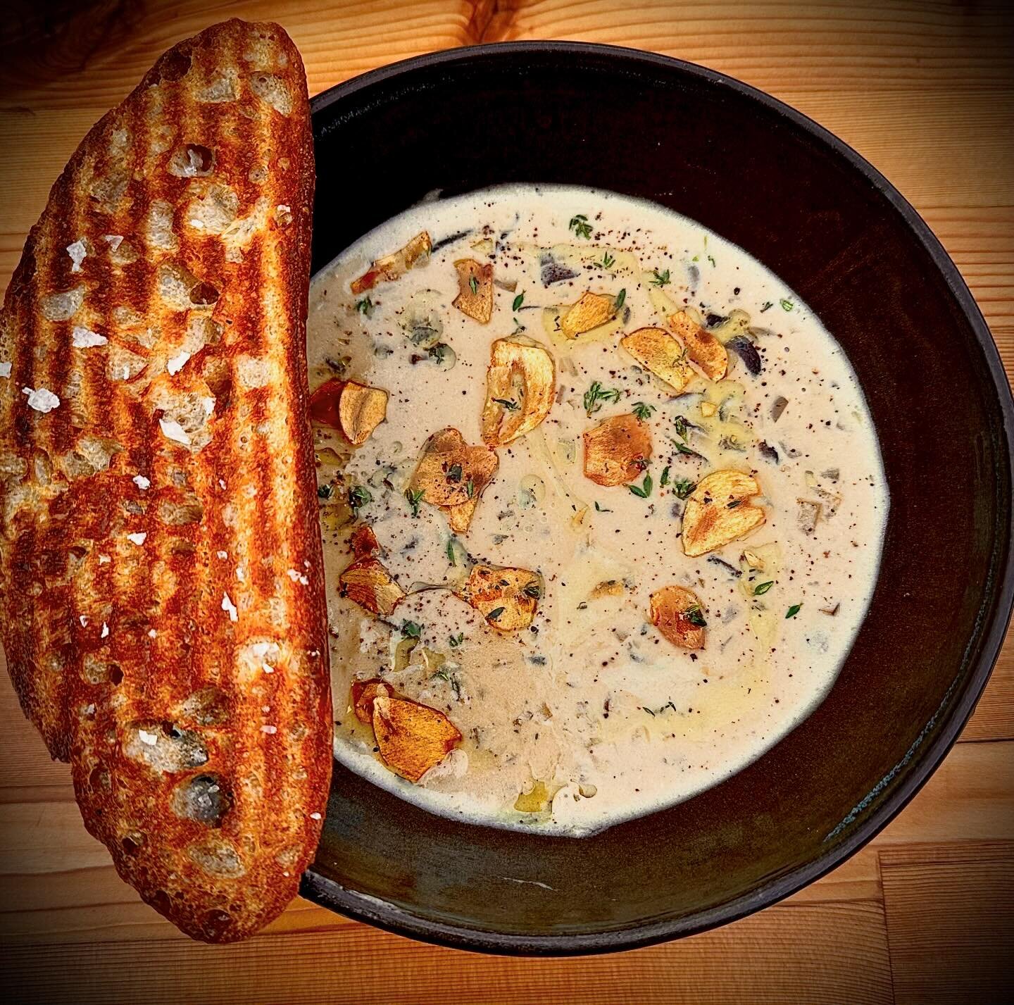 This creamy vegan soup has a mix of shiitake, oyster and cremini mushrooms. Slow cooked in a mushroom broth blended with cashews and a bit of miso. Topped with crispy garlic chips and thyme

Pair it with a sandwich or savor it as a meal with a slice 