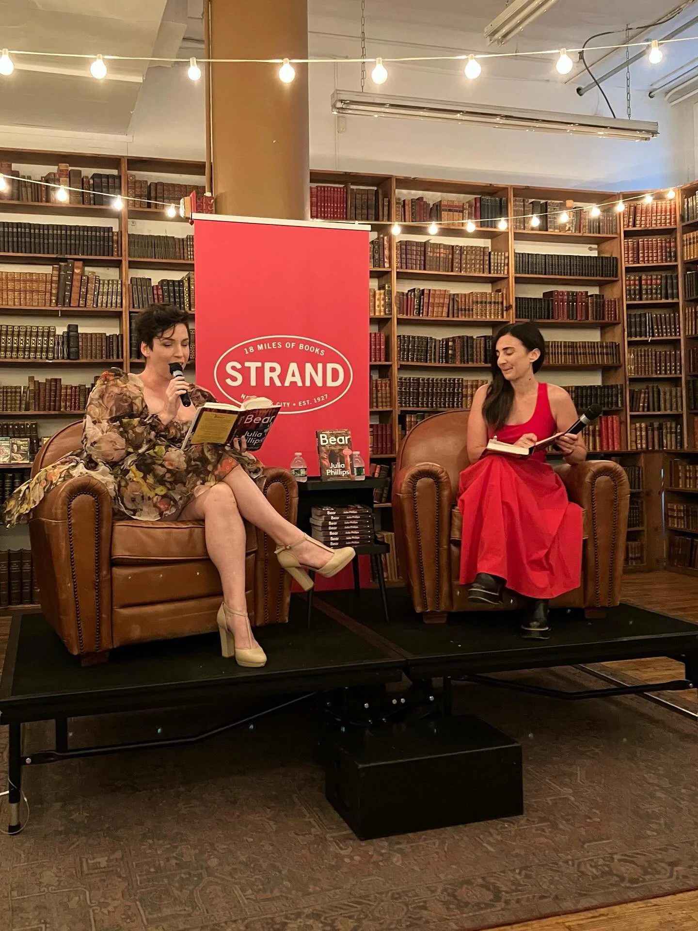 It&rsquo;s so inspiring to hear from writers who have gone through this process, especially when they are as genuine, talented and funny as @juliaphillipswrites is! I love both of her books. And I like her name 😉. Great night at @strandbookstore 😊
