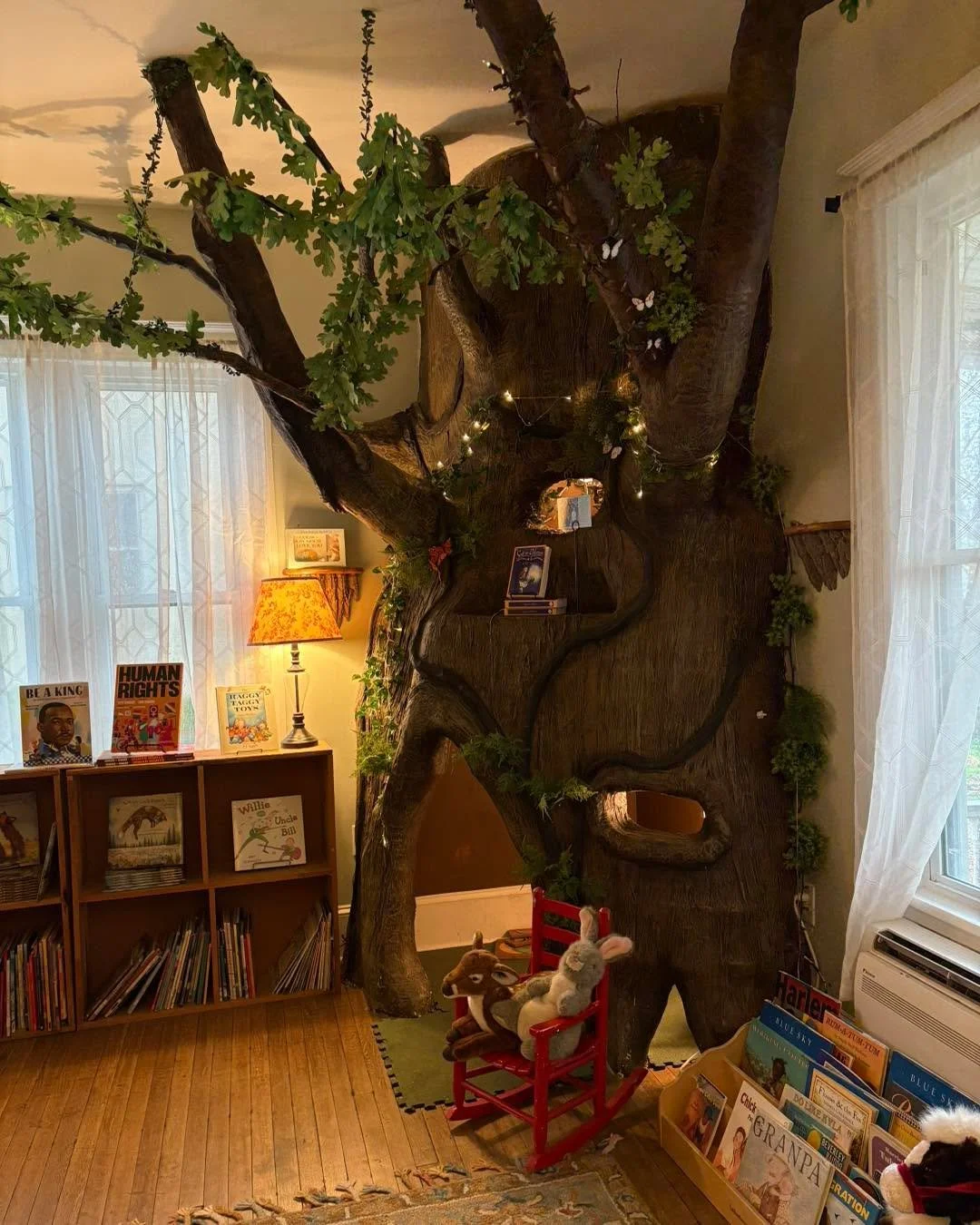 Happy Sunday and Happy Easter to those who celebrate! We are open today and it&rsquo;s awfully cozy in here. 🌷🐇🐣☕️