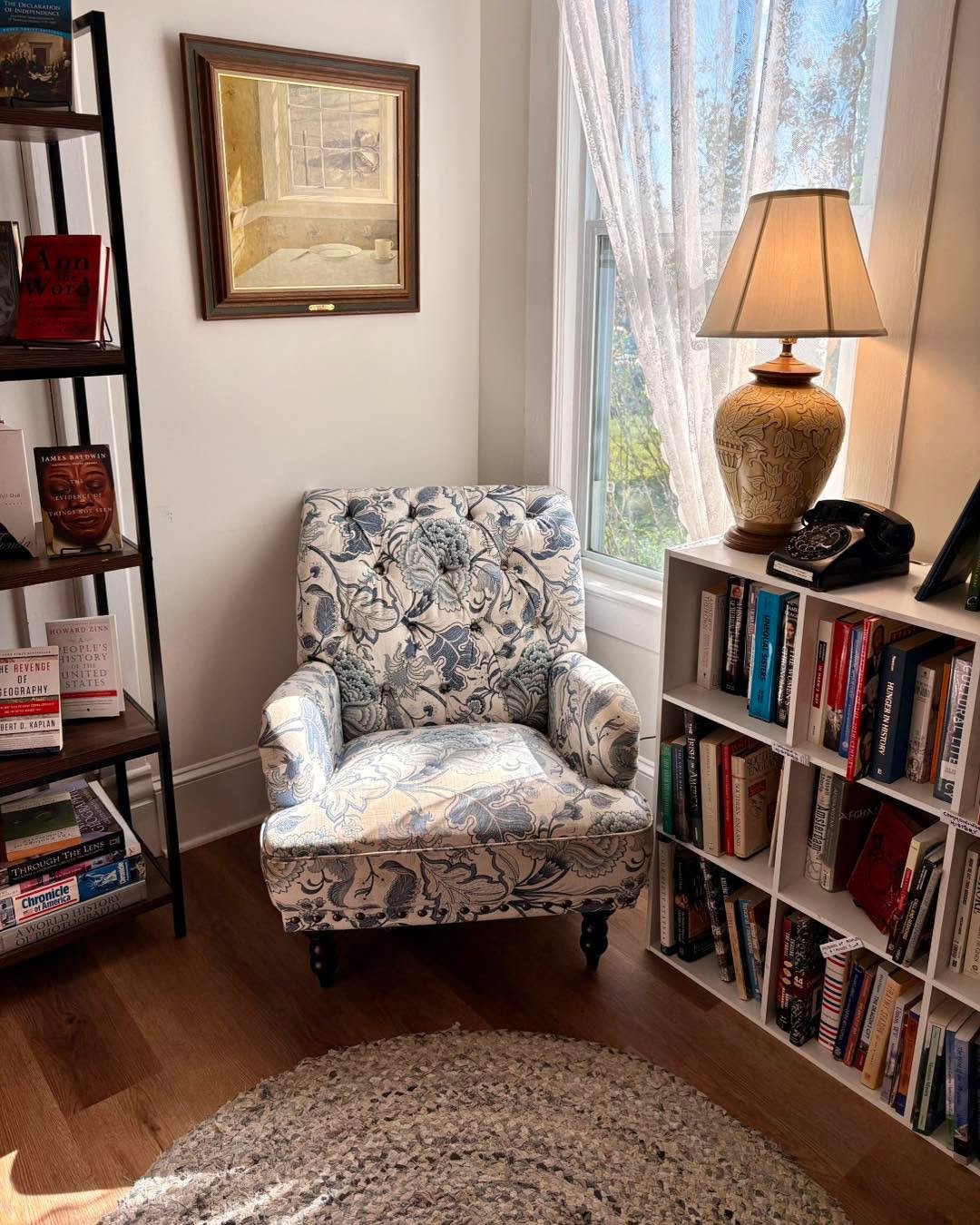Needing somewhere to cool off this week? We know a spot!🧋🤗📚