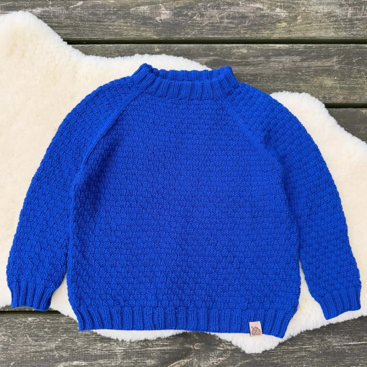 We&rsquo;ve been on a roll recently with Amma product orders&hellip; and I must say, our customers have GREAT taste in what they&rsquo;re buying!

This was a custom order for Ties in Haarlem 🩵 the royal blue color in #langyarns #merino120 has my hea