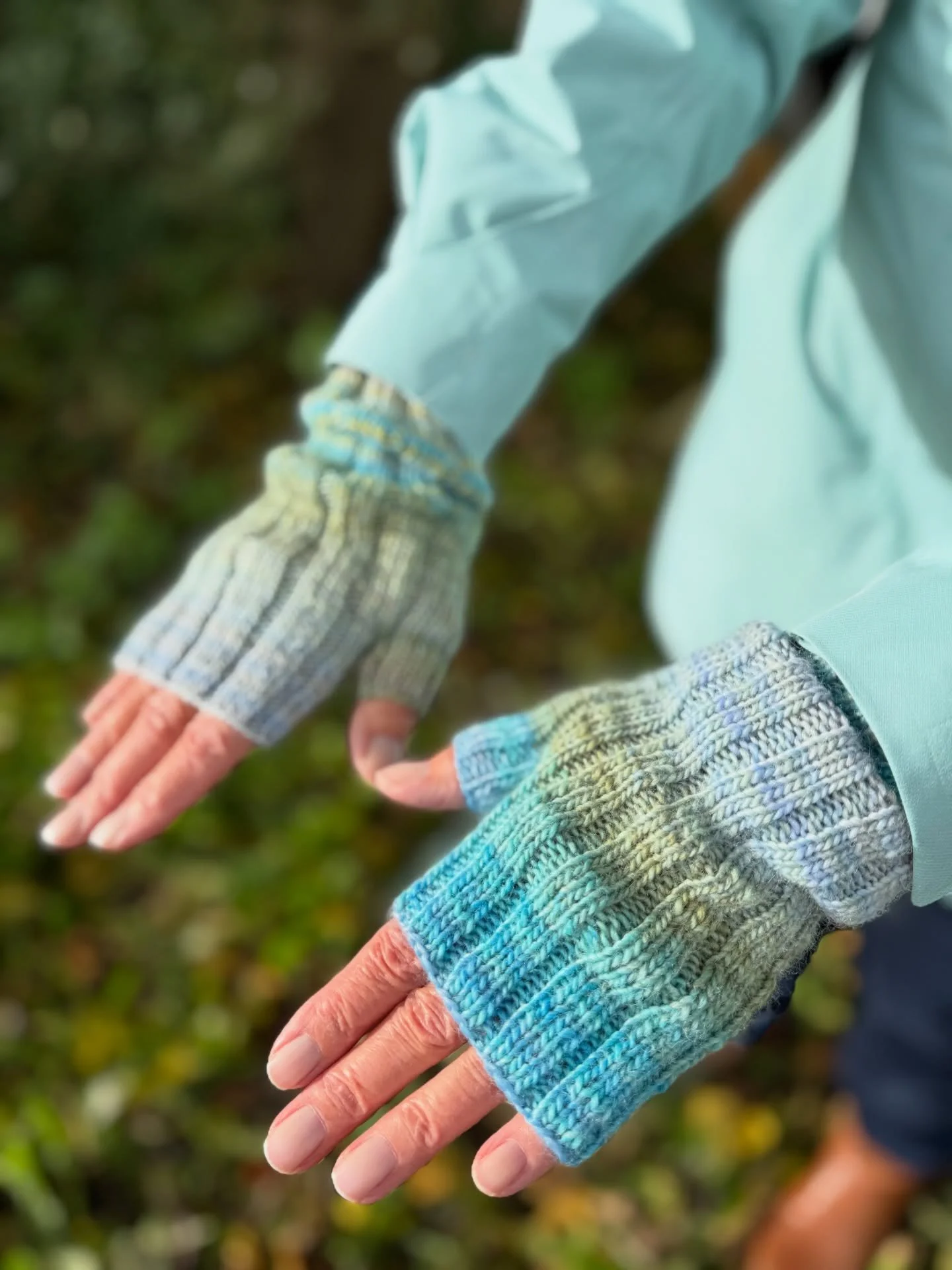 These handwarmers were such a beautiful custom order made by @emmavhaaren. The customer fell in love with this yarn at @theyarnwagon and using the #pioneergloves by @bohoknits and a #langyarns pattern as a base, she figured out how to make a model wi