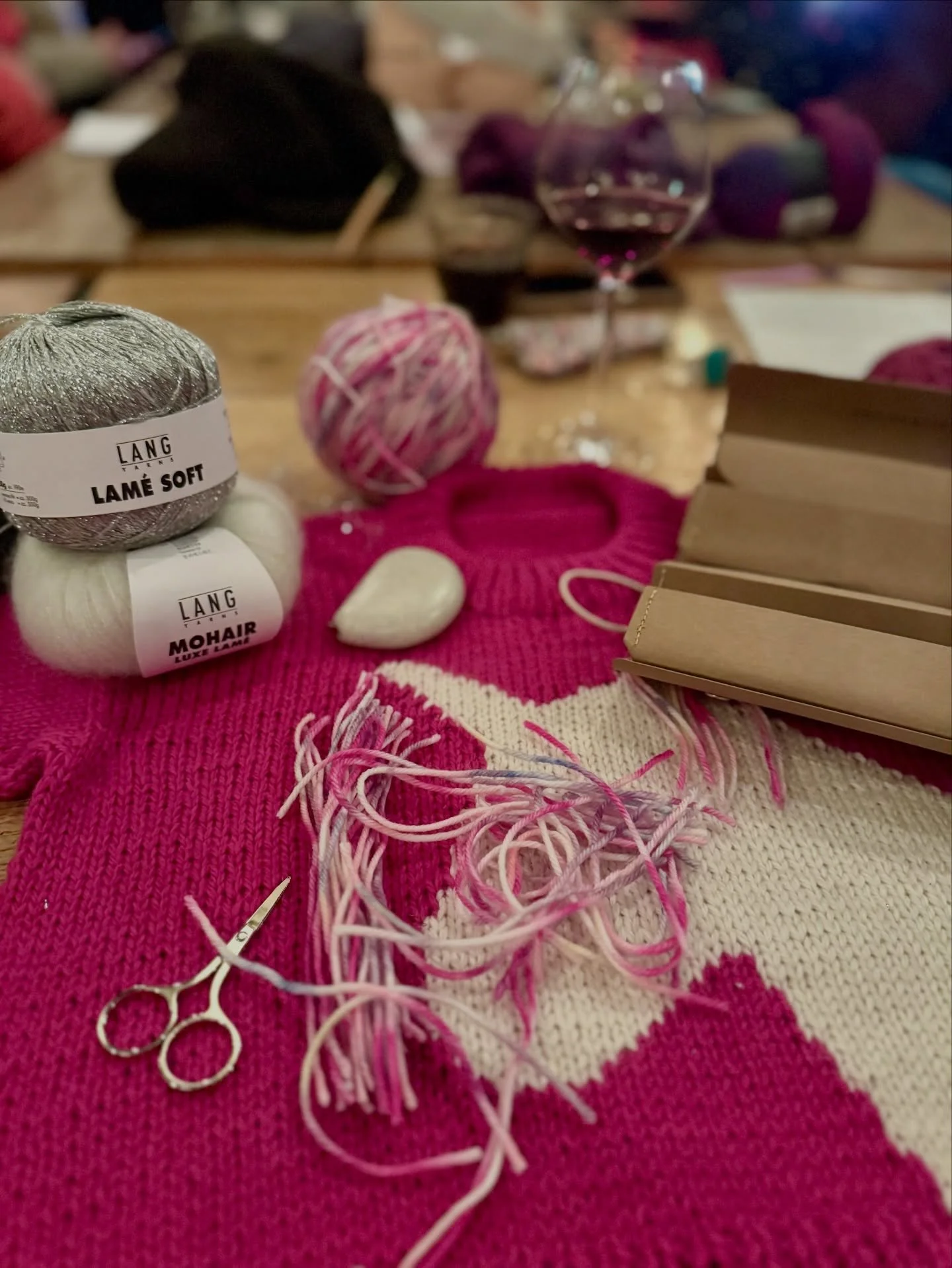 So much fun at last night&rsquo;s Amma Knitwear Stitch &amp; Sip monthly event at @denieuwekeuken in Assendorp. Got some suggestions and advice from others for how to finish off this beautiful unicorn sweater🦄 

This model will be available to buy a