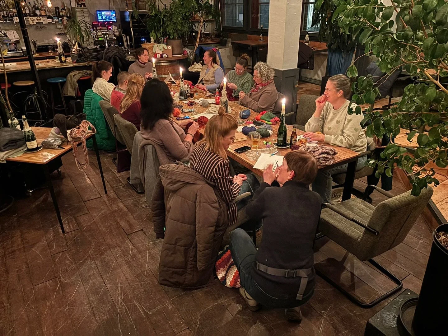 Elke derde dinsdag van de maand komen we samen voor Stitch &amp; Sip 🧶🍷

Een gezellige avond bij De Nieuwe Keuken in Assendorp (Zwolle) waar we samen breien, haken, praten en inspiratie delen.

Neem je eigen project mee, stel vragen als je ergens v