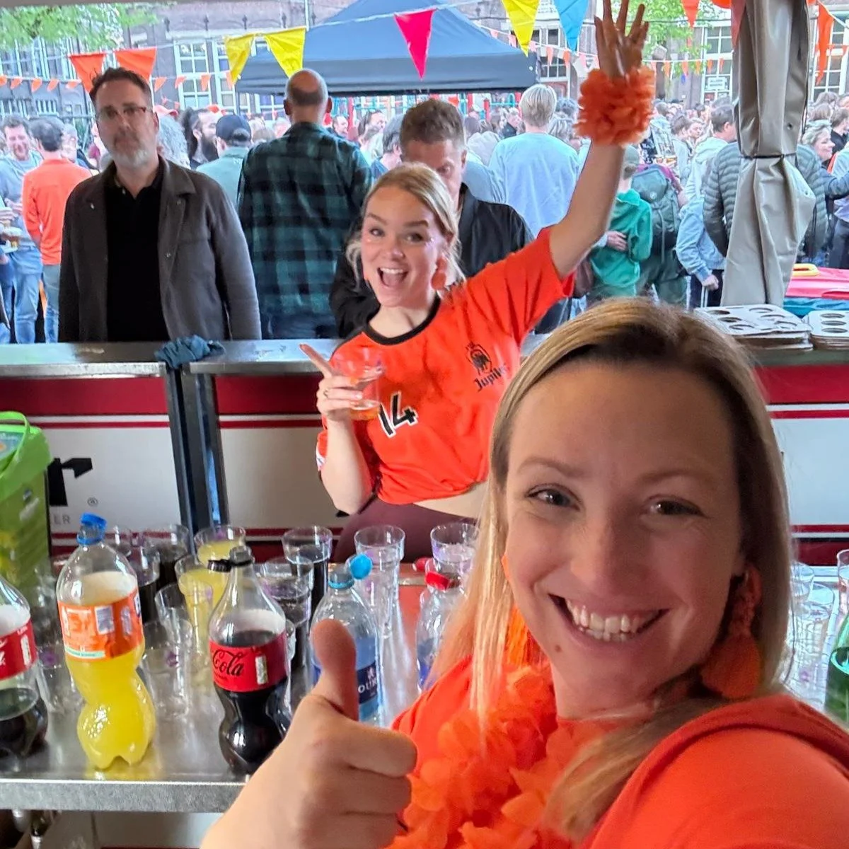 🍻 Hulp gezocht voor Koningsdag &ndash; Assendorperplein Zwolle 🧡

Wij mogen elke maand onze Stitch &amp; Sip organiseren bij @denieuwekeuken &mdash; een plek waar we samenkomen, cre&euml;ren en verbinden.
Omdat we die ruimte mogen gebruiken, willen