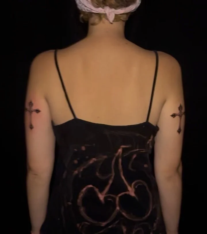 Double cross with heart in black and grey 🖤#easytigerslc
.
.
#slctattooartist #slctattoo #utahtattooartist #finelinetattoo #crosstattoo #gothiccoss #blackandgreytattoo #3rl