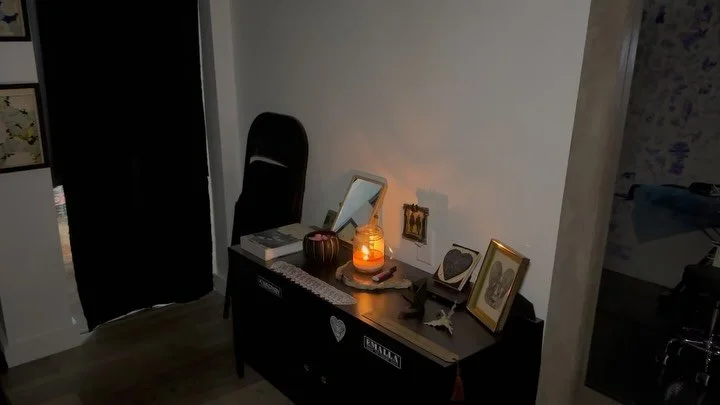 🦇 in black and grey. #easytigerslc #slctattooartist #utahtattooartist #fineline #stippletattoo