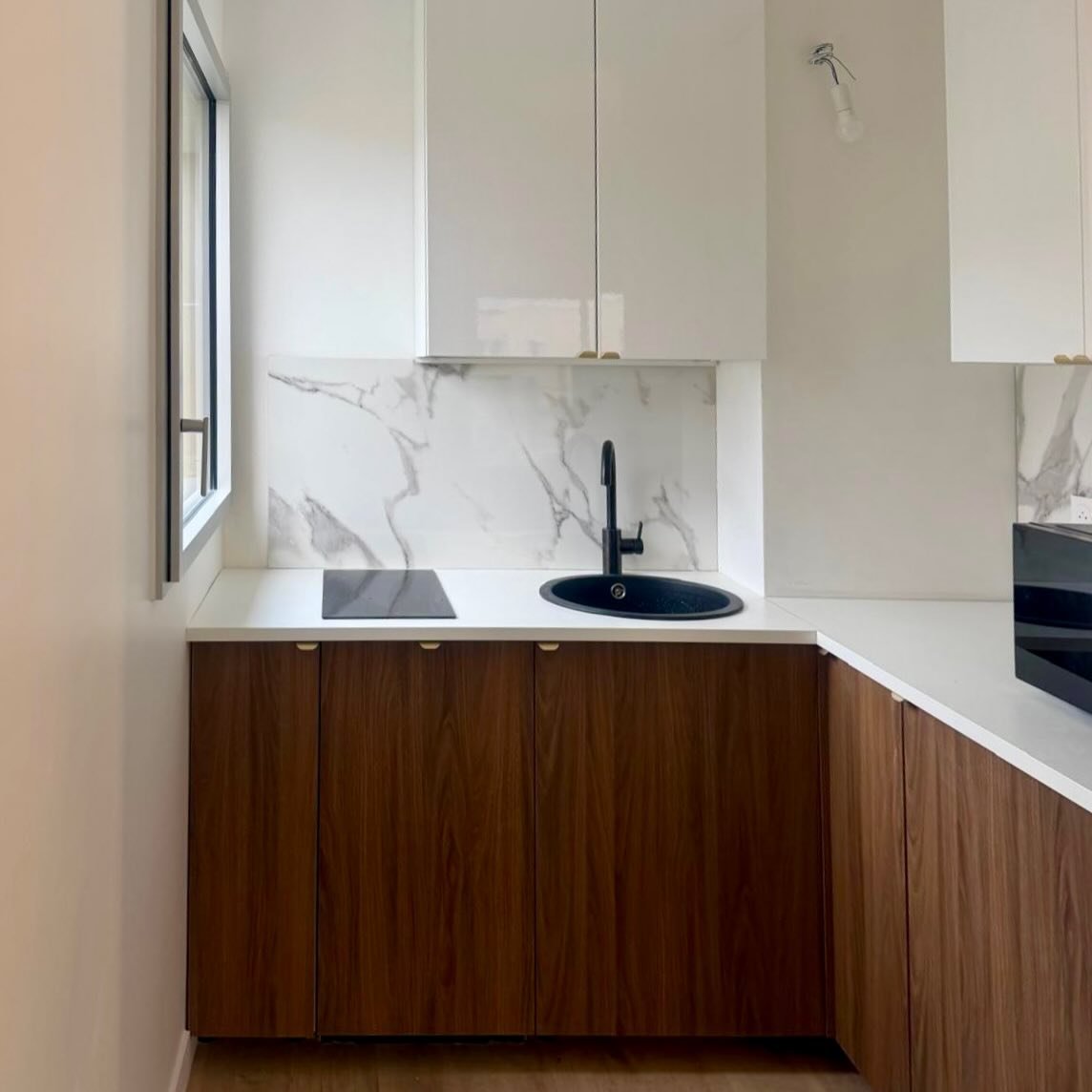 Ici aussi, &ccedil;a progresse bien. Le studio a pris des allures de logement fin de semaine derni&egrave;re. Il ne ressemble plus &agrave; un chantier. Il reste des finitions et des corrections, mais on y est presque.