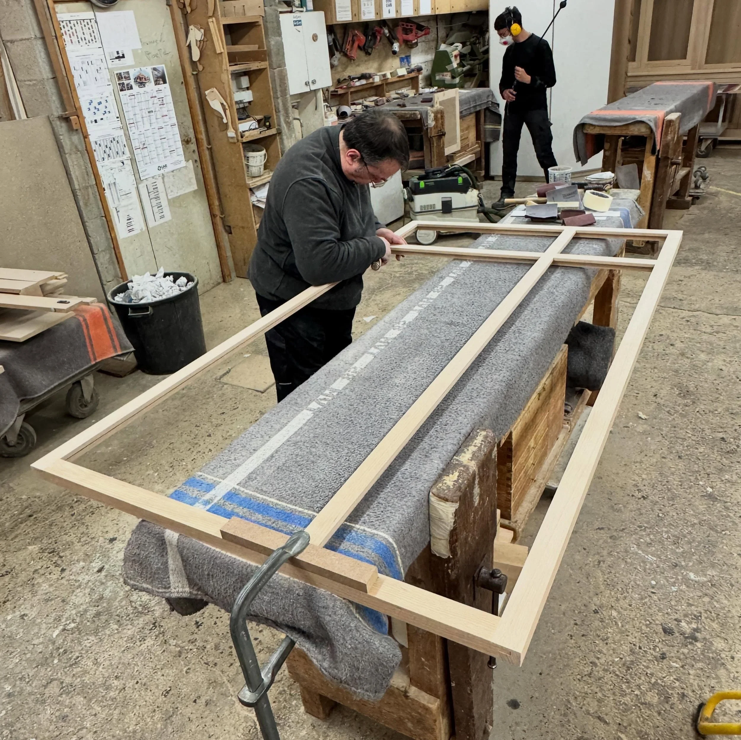 Verri&egrave;re en cours de fabrication 🫶🏻 (entre autres rangements : placards, cuisine,&hellip;) chez @ebenisterieboodbois . En slide 2, son futur emplacement. A suivre&hellip; 😊