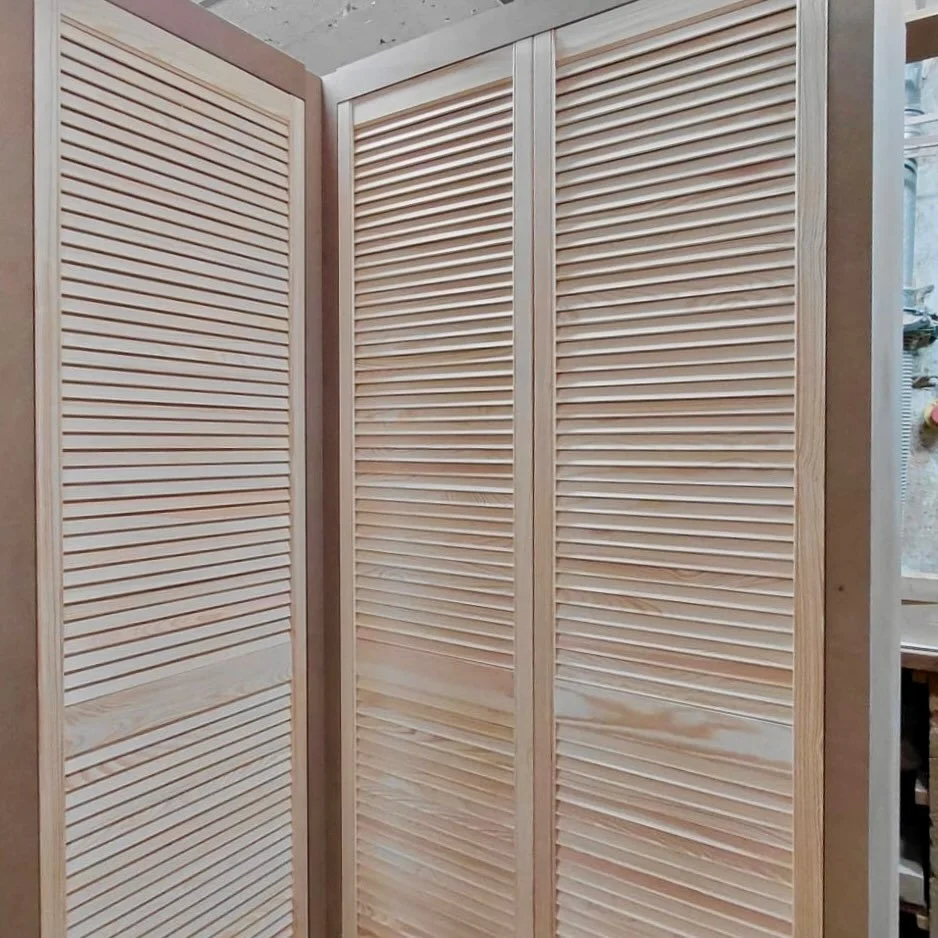 Fabrication en cours, &agrave; l&rsquo;atelier de @ebenisterieboodbois , d&rsquo;un placard aux dimensions tr&egrave;s sur-mesure (car dans un coin aux angles tr&egrave;s particuliers&hellip;), avec les fa&ccedil;ades en persiennes. Il reste &agrave;