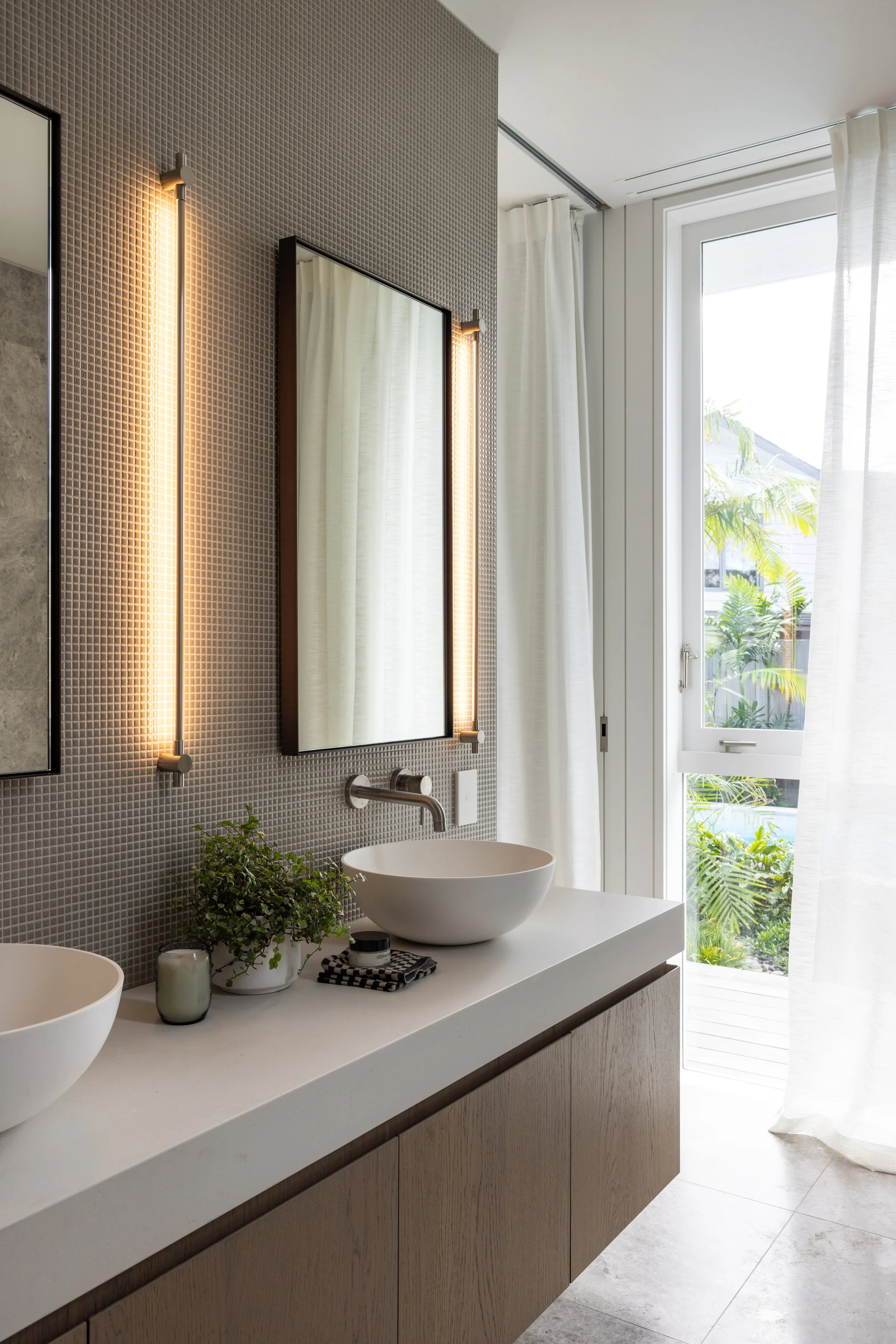 The Best Mirrors for Your Bathroom Right Now: A Residium Roundup