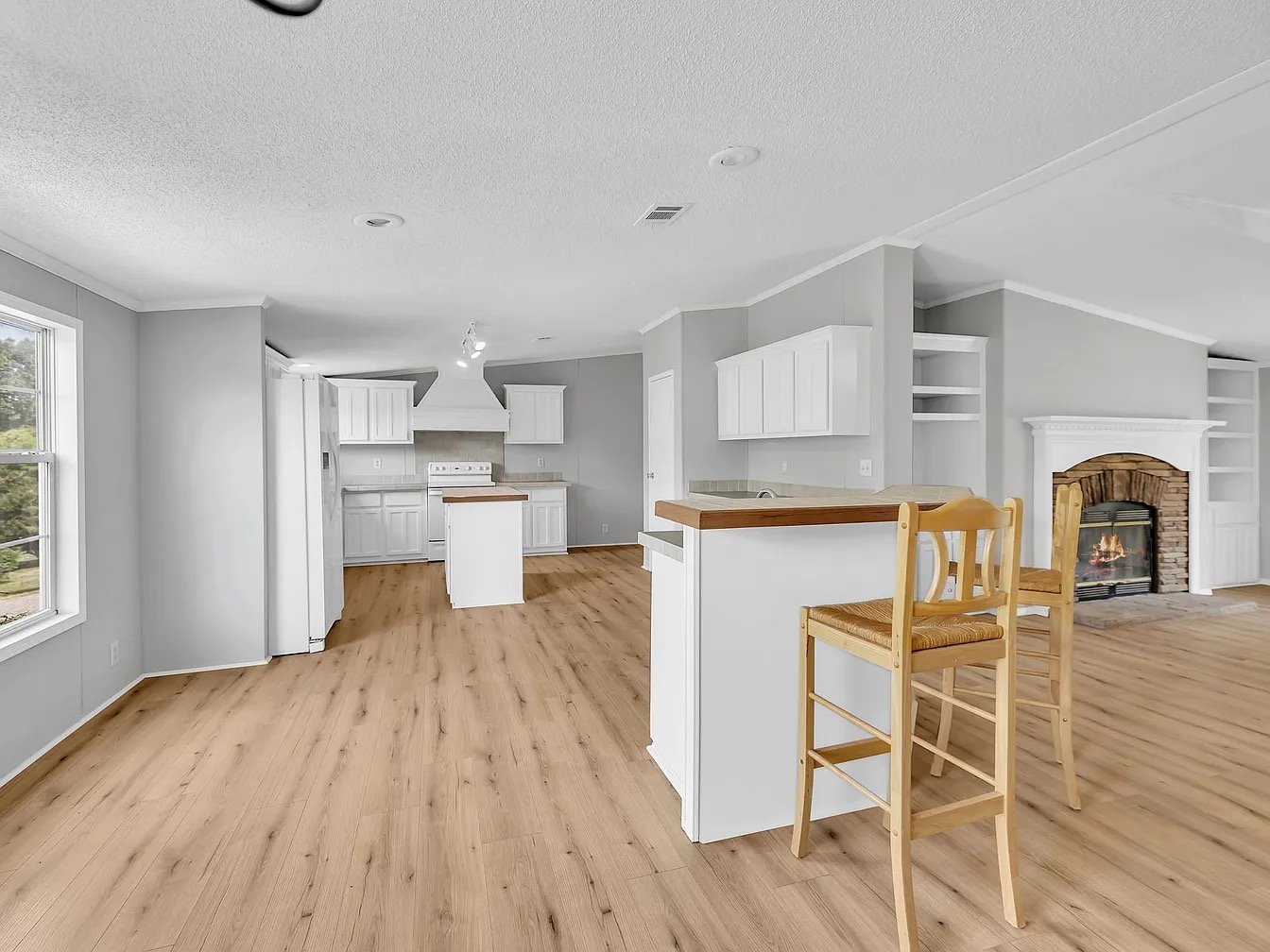 Kitchen 4 (Muench).JPEG