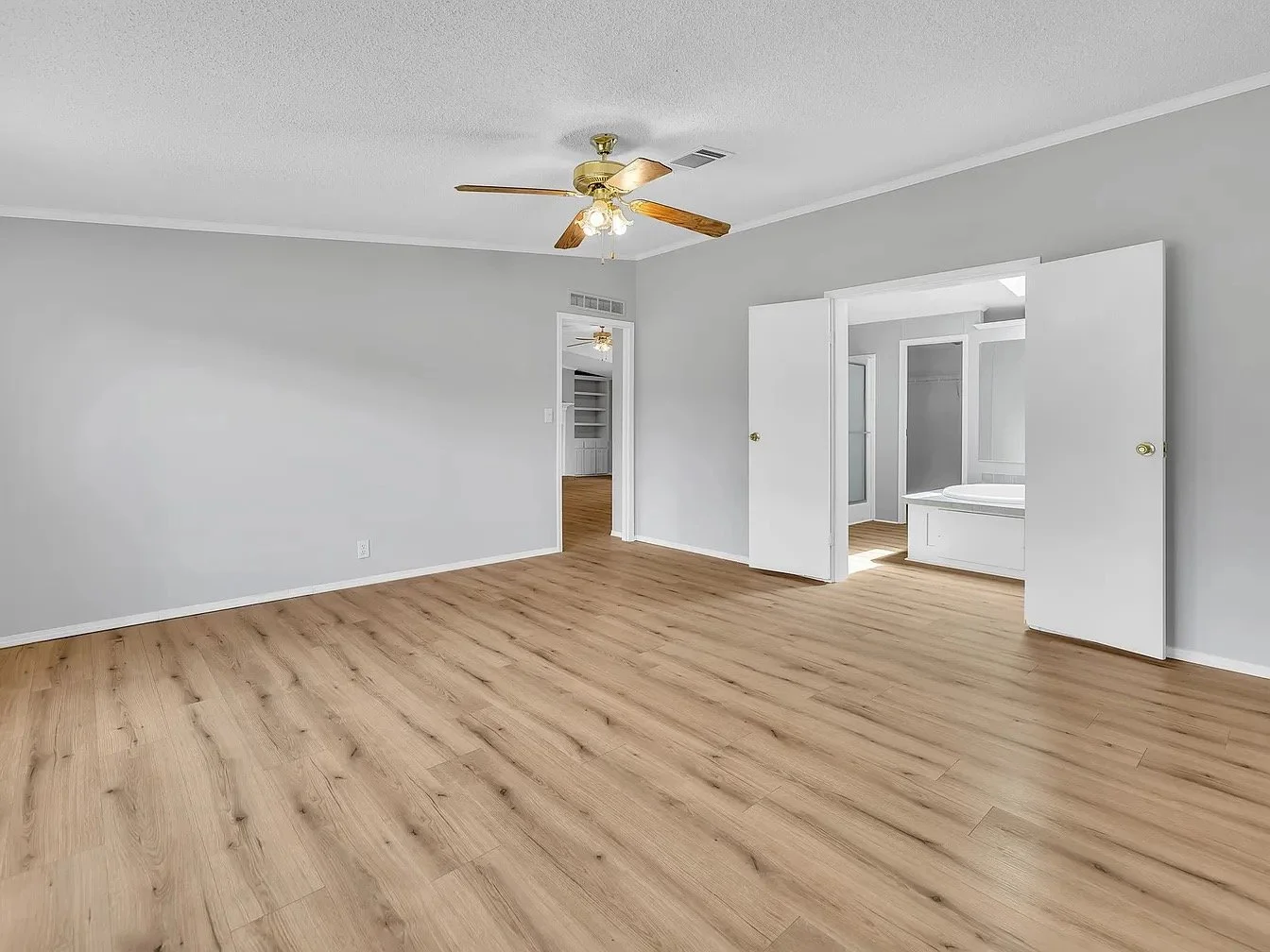 Master Bedroom (Muench).JPEG