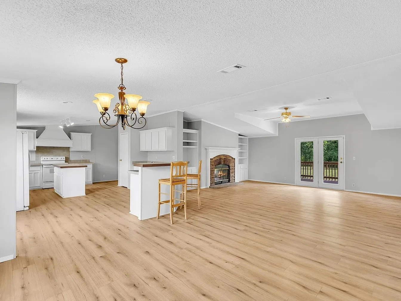 Living Room & Kitchen 2 (Muench).JPEG