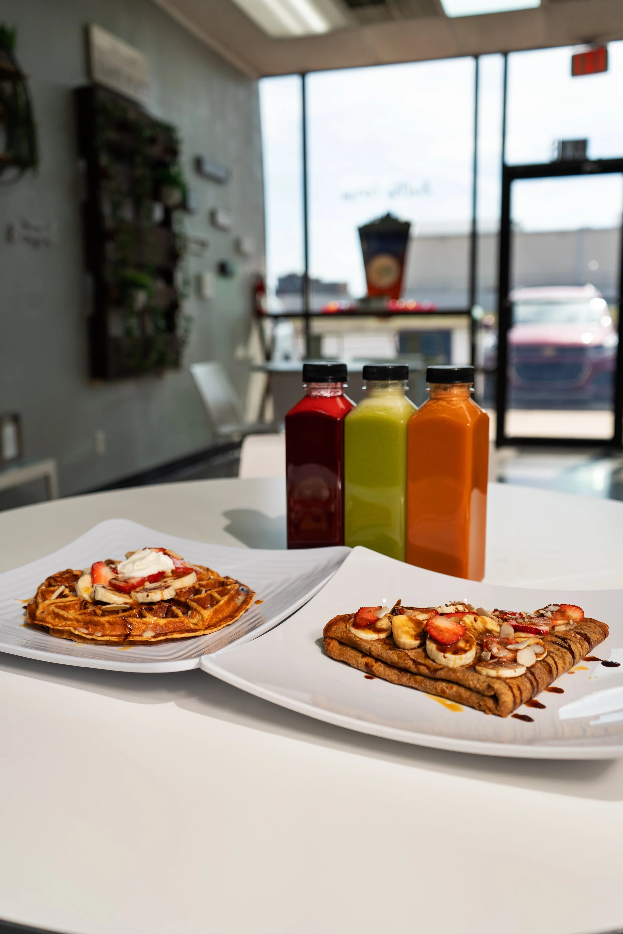 Fruit_topped_waffles_and_smoothies.jpg