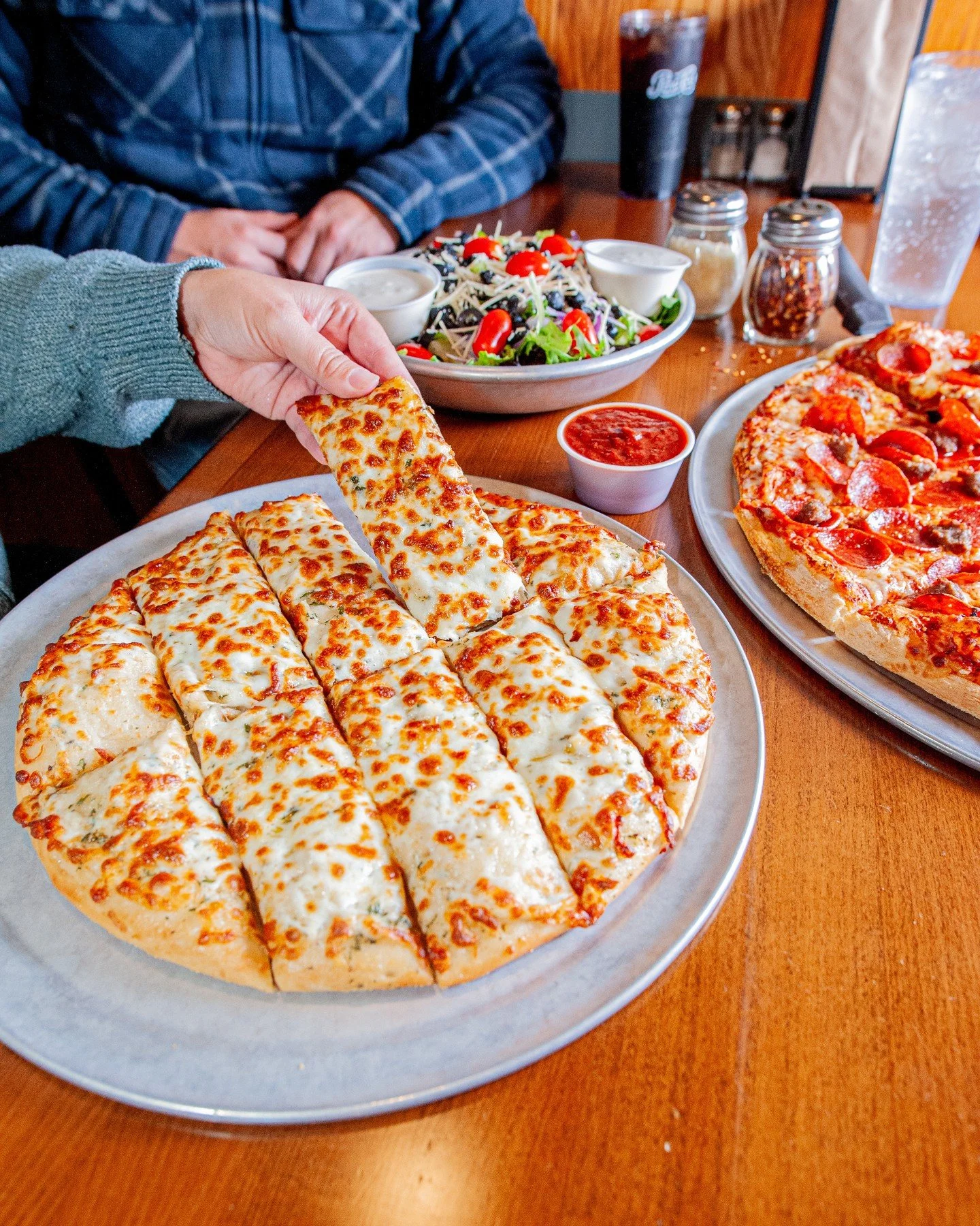 Time to get dippin! The Family Meal Deal has it all!⁠
⁠
🍕 Giant 2-Topping Pizza⁠
🧀 Cheesy Garlic Bread⁠
🥗 Large House Salad⁠
🥤 2 Liter Soda⁠
⁠
Grab it for $47 in-house or online.