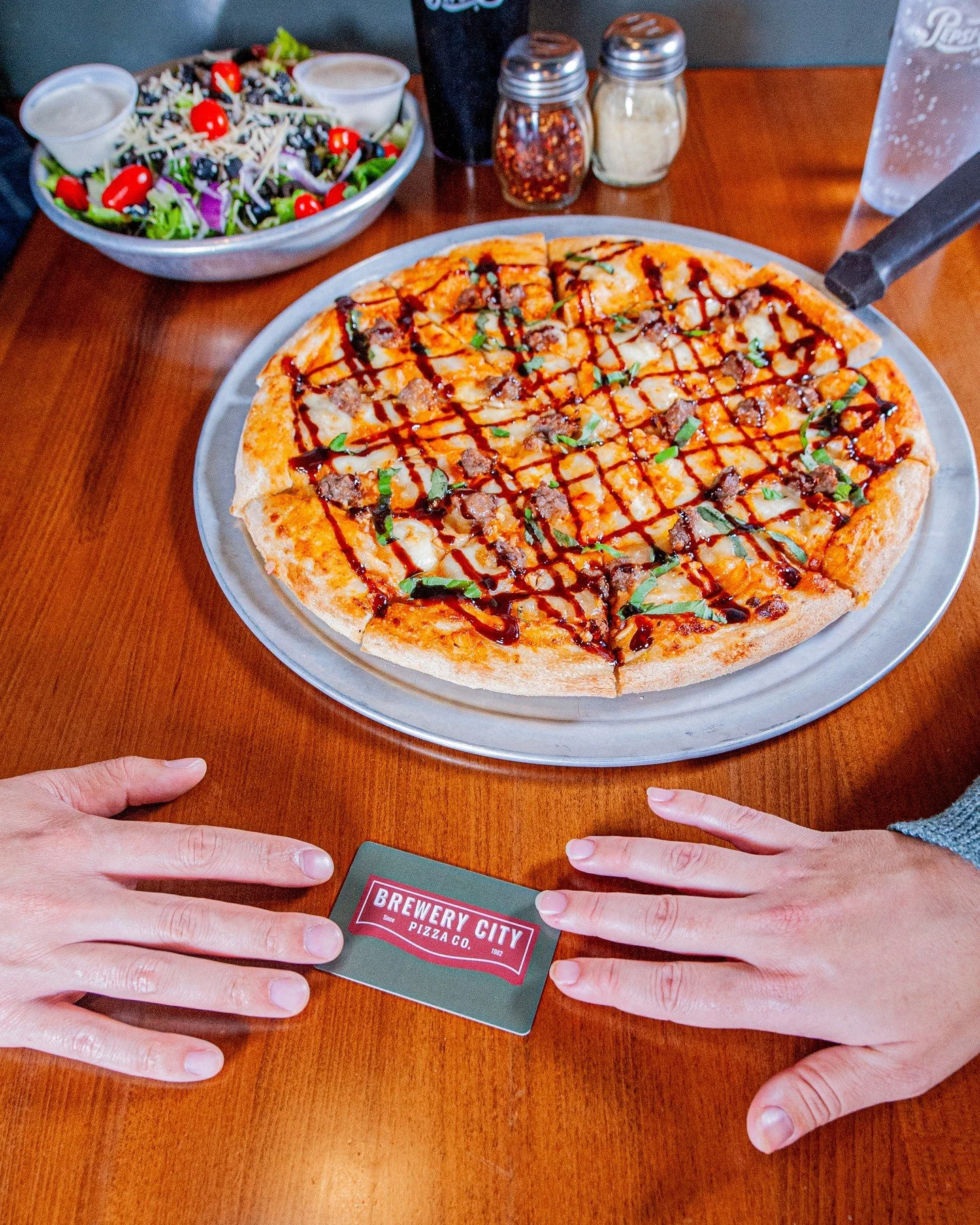 Score!! Now through December 31, buy a $50 gift card in person and get a $10 coupon to use January 1 to March 1. The perfect way to put a smile on the pizza lover in your life! 🍕❤️