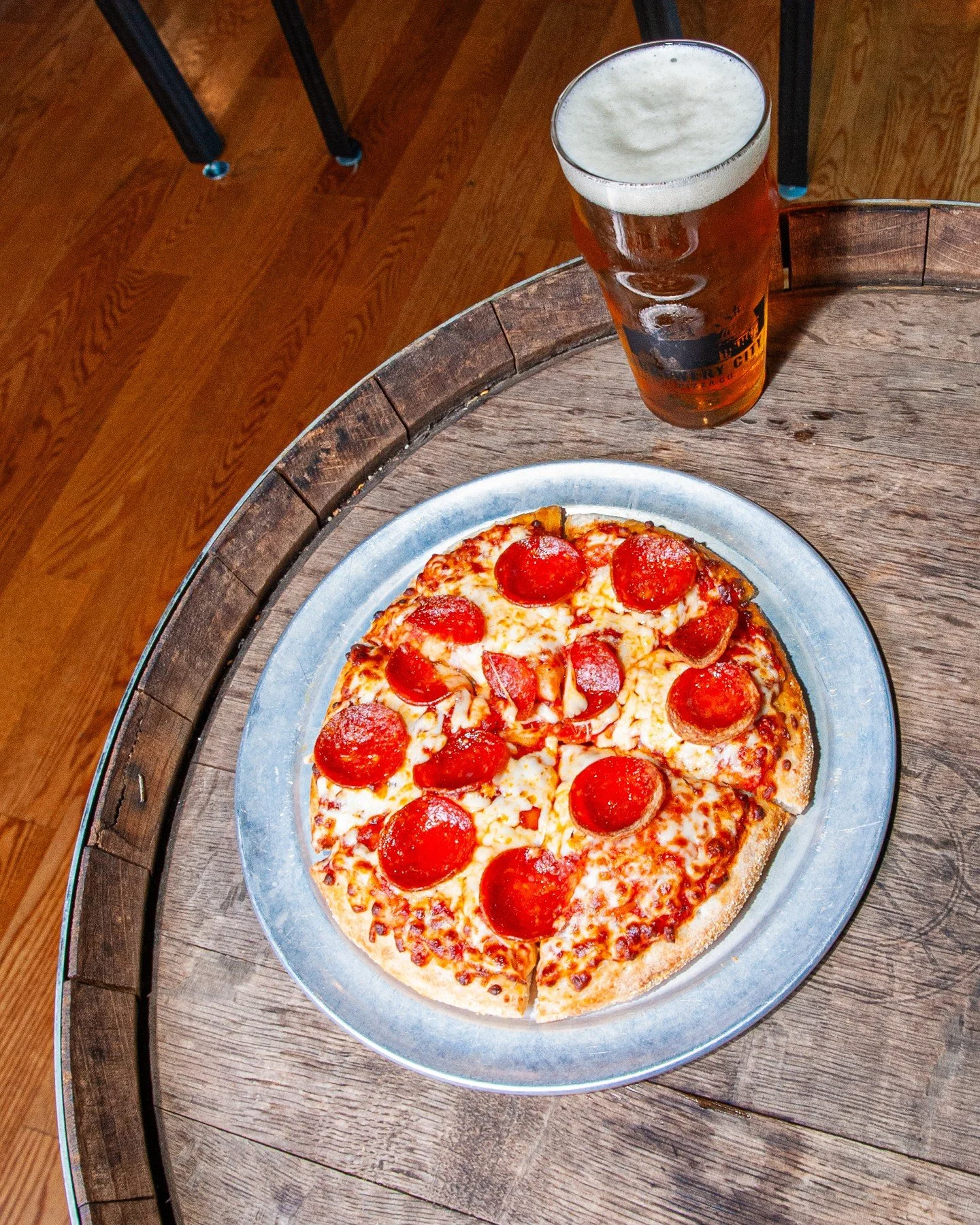 It's Flip Out Friday at our Tumwater location! ⁠
⁠
Grab a personal pizza and a pint for just $15, plus take $5 off pitchers. It&rsquo;s the perfect pairing for plunging into a pinball sesh! 🍕🍺 ⚪️
