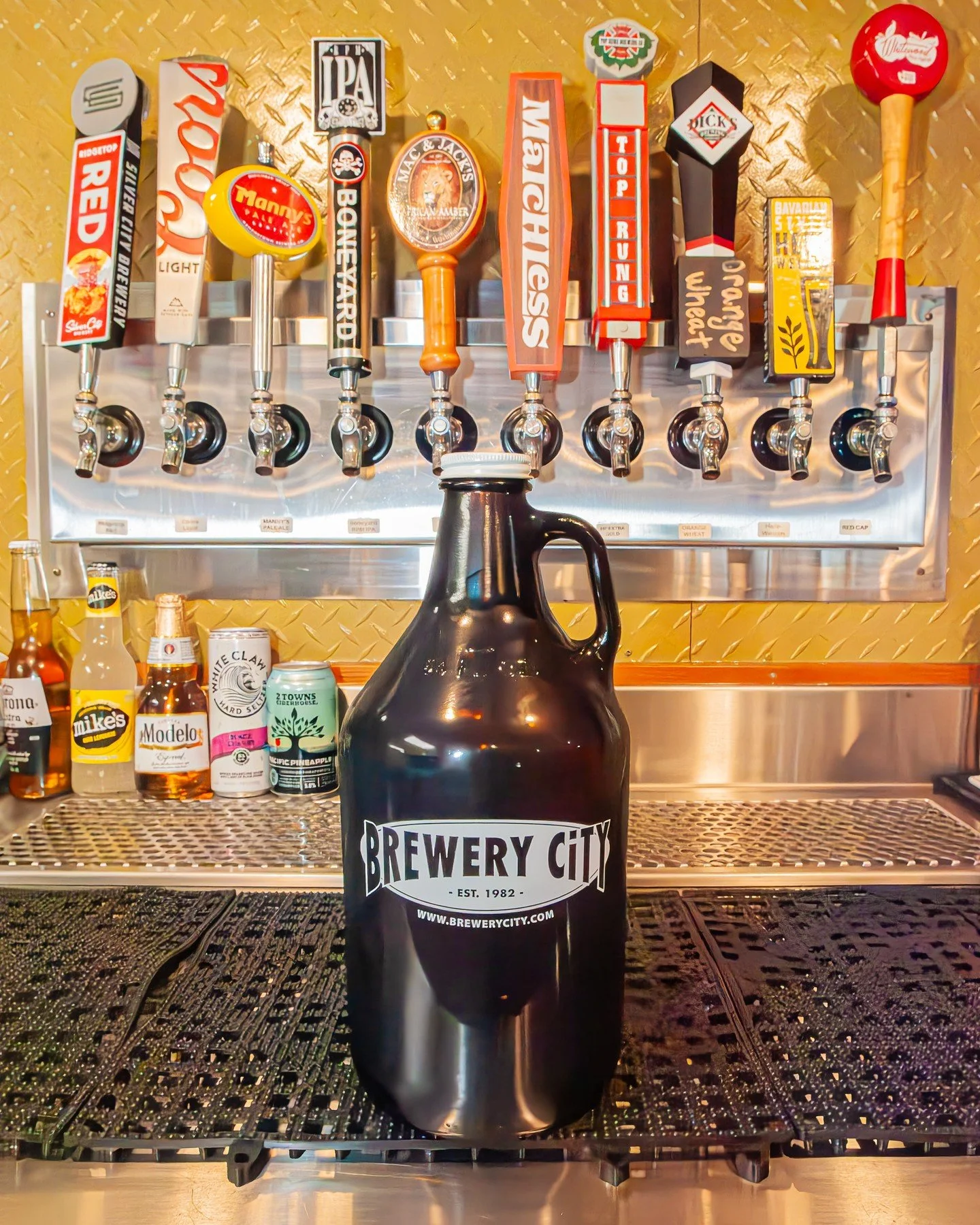 Whisper sweet nothings&hellip; like &ldquo;I brought pizza and beer.&rdquo; 🍕🍻⁠
⁠
It&rsquo;s Growler Saturday, so get half off a growler when you buy any pizza and make someone fall in love with you all over again.