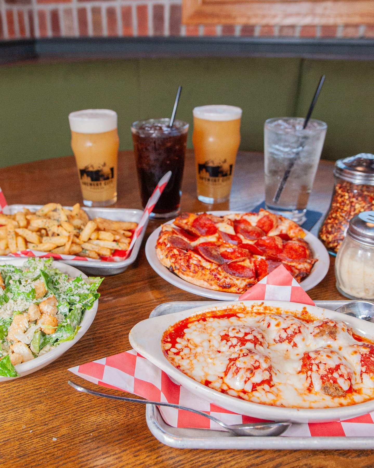 Anyone else dreaming of weekend happy hour??⁠
⁠
Every day between 3pm-6pm, we offer sweet deals on food and drinks at all locations! Join us for some fun and deliciousness on a budget ✨️