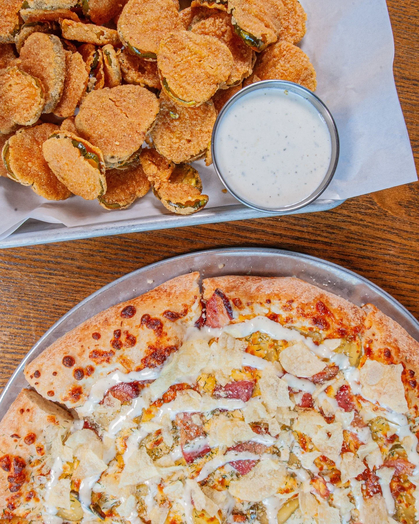 Mmmmm.. Pickles! The Big Dill and our Fried Pickles are the perfect combo if you're itchin' get your tang on ⚡️⁠
⁠
🥒 The Big Dill - mozzarella and cheddar with dill pickle chips and savory applewood-smoked bacon finished with a sprinkle of dill, par