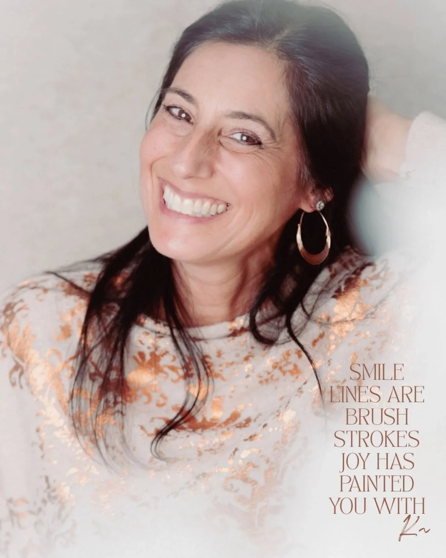 Never, ever stop creating those beautiful brush strokes! What a gift life has given you 🖌️😆🥰

#klportraitartpromisetoyou #brushstrokes #keeponsmiling
#WiseAndShiningWomen #50andbeyond #syracuseportraitphotographer #syracusephotographer