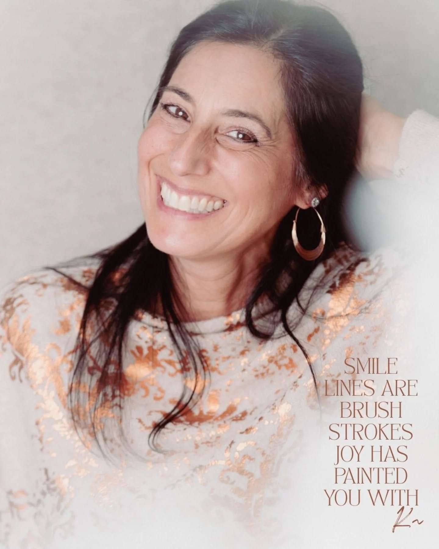 Never, ever stop creating those beautiful brush strokes! What a gift life has given you 🖌️😆🥰

#klportraitartpromisetoyou #brushstrokes #keeponsmiling
#WiseAndShiningWomen #50andbeyond #syracuseportraitphotographer #syracusephotographer