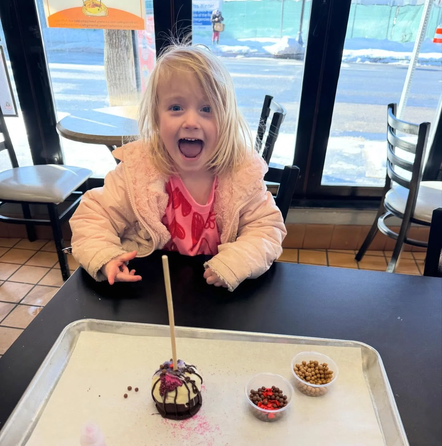 Sometimes the best days aren&rsquo;t on the calendar 

Today accidentally turned into Decorate Your Own Donut on a Stick Day and honestly&hellip; we might never emotionally recover.

Tiny hands. Big sprinkle opinions. Chocolate drizzle everywhere. Ze