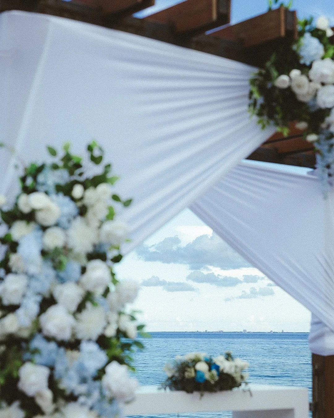 Marc &amp; Marcella&rsquo;s Something Blue 🩵
Playa del Carmen, Mx.
Septiembre 2025

@marcgriff16 @cellaa101 
@hyattvividplayadelcarmen 
@voevolution 

#tulumphotographer #weddinginspo #documentary #vogueweddings #editorialweddings #timeless #destina