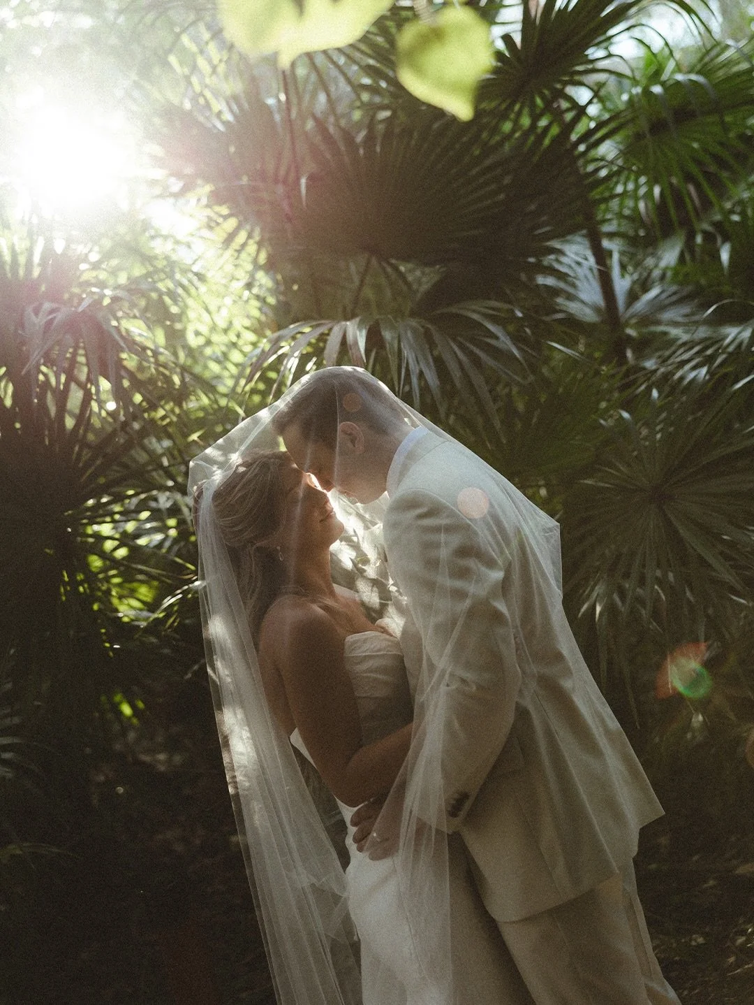 Nothing beats lighting in this gorgeous Akumal Wedding Venue✨

@secretsakumalresort is one of my top wedding locations in the Riviera Maya, not only for the breathtaking locations it helds within its vast nature-surrounded trails, but for the romanti