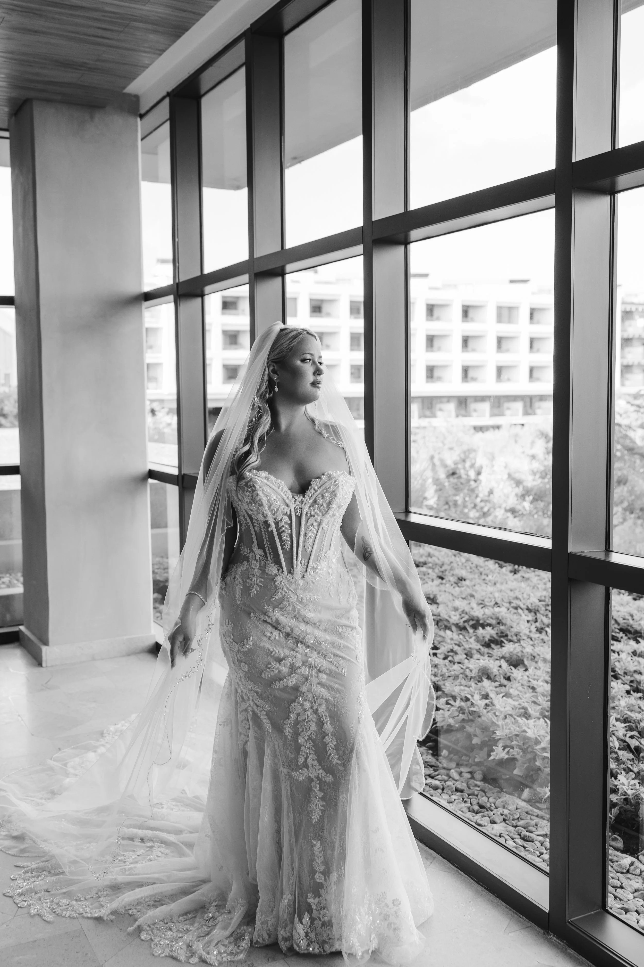  Portrait of a bride wearing and elegant dress and a cathedral long veil in her wedding at Atelier Playa Mujeres 