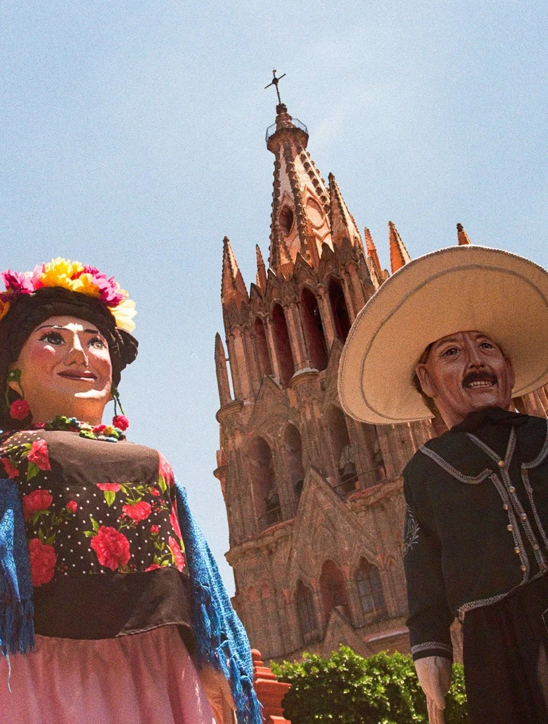 Weddings in San Miguel de Allende are driven by color, warmth, texture and adventure ❣️

Experiencing this town was such a blast, thank you @michellemotte24 for being a muse.

~

Wedding in San Miguel de Allende
Mexican photographer
Colorful wedding 