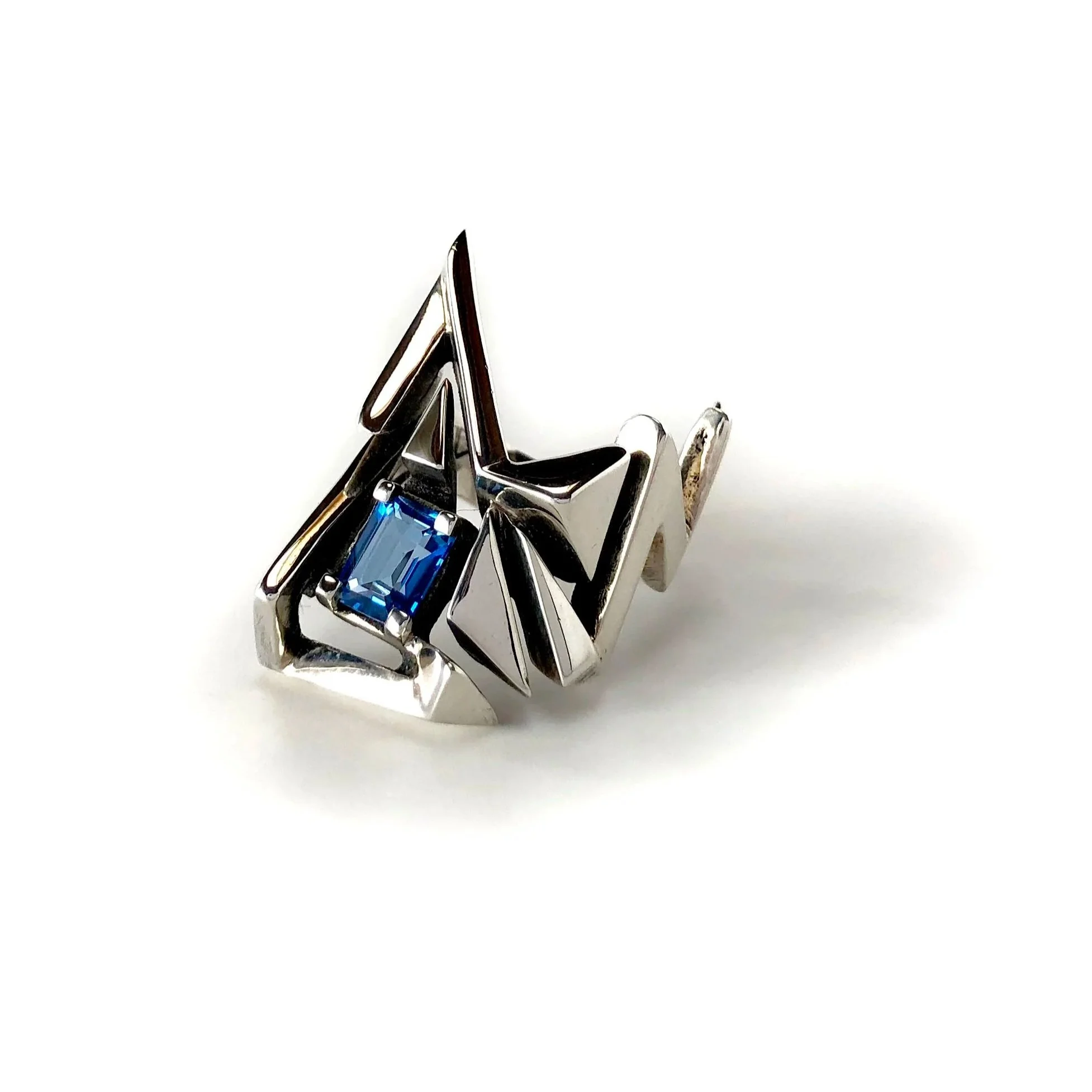 Topaz in 'Dynamic' Design - Sterling Silver 'Contour' Ring