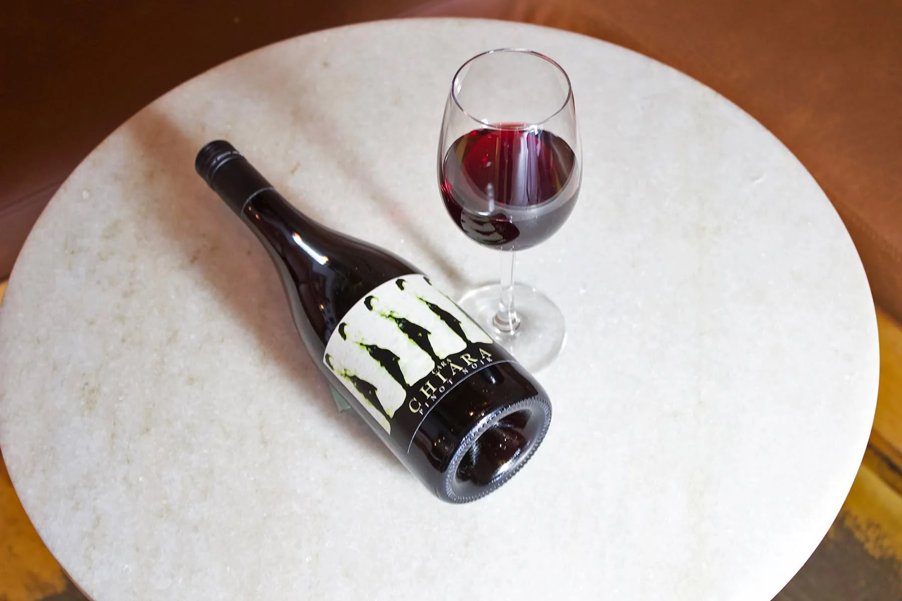 Who knew Germany's Pfalz region was hiding a Pinot Noir superstar? 🤩 Chiara is the life of the party - versatile, fun, and always up for a good time! Silky, elegant, and rocking velvety cherry and raspberry flavors, with a hint of vanilla and spice 