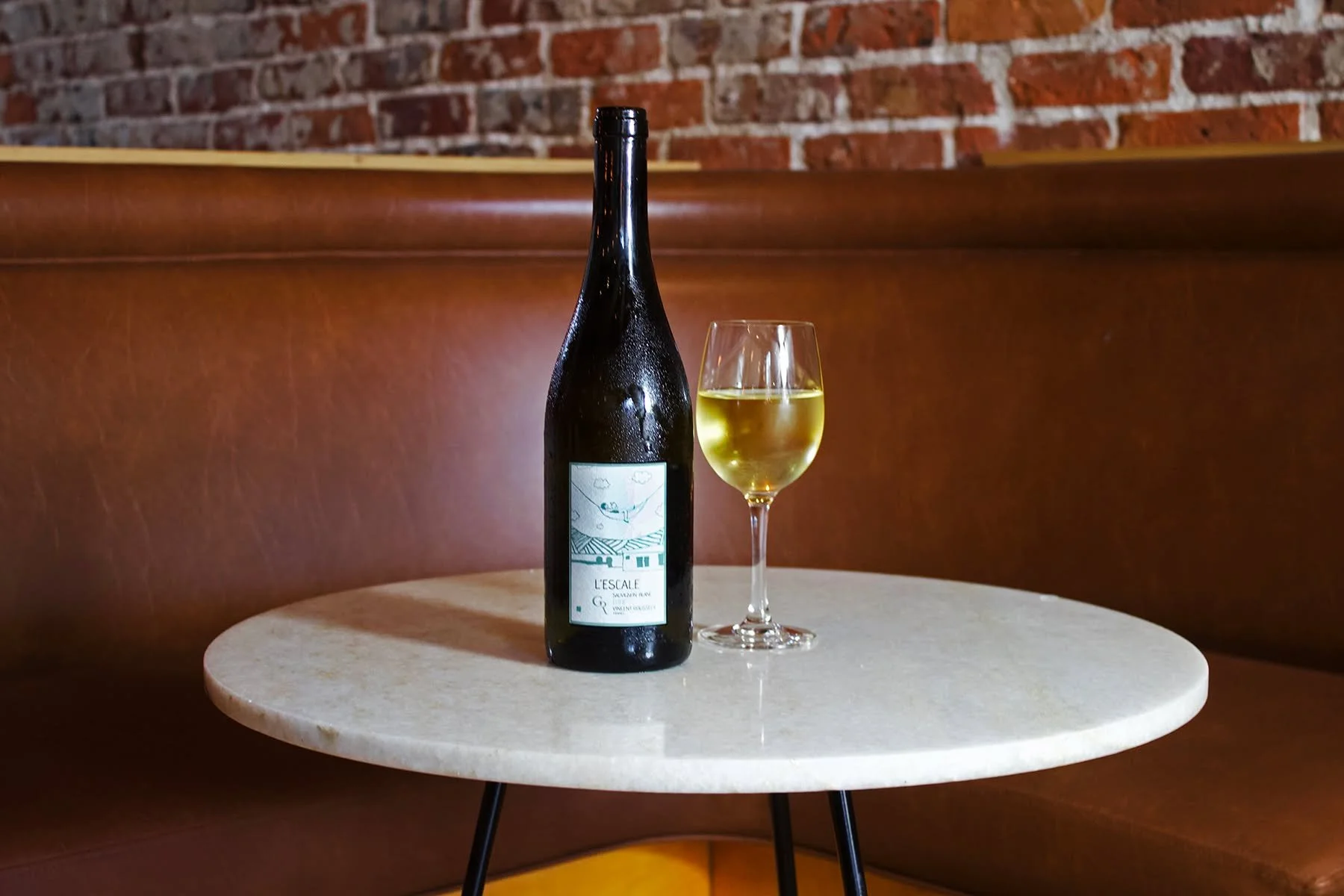 Warning: this under-the-radar Touraine Sauv Blanc is about to become your new BFF: crazy approachable with personality off the charts and 100% crushable.  Think notes of grapefruit zest and chalk, light and bright and surprisingly fruit-driven.  Flav
