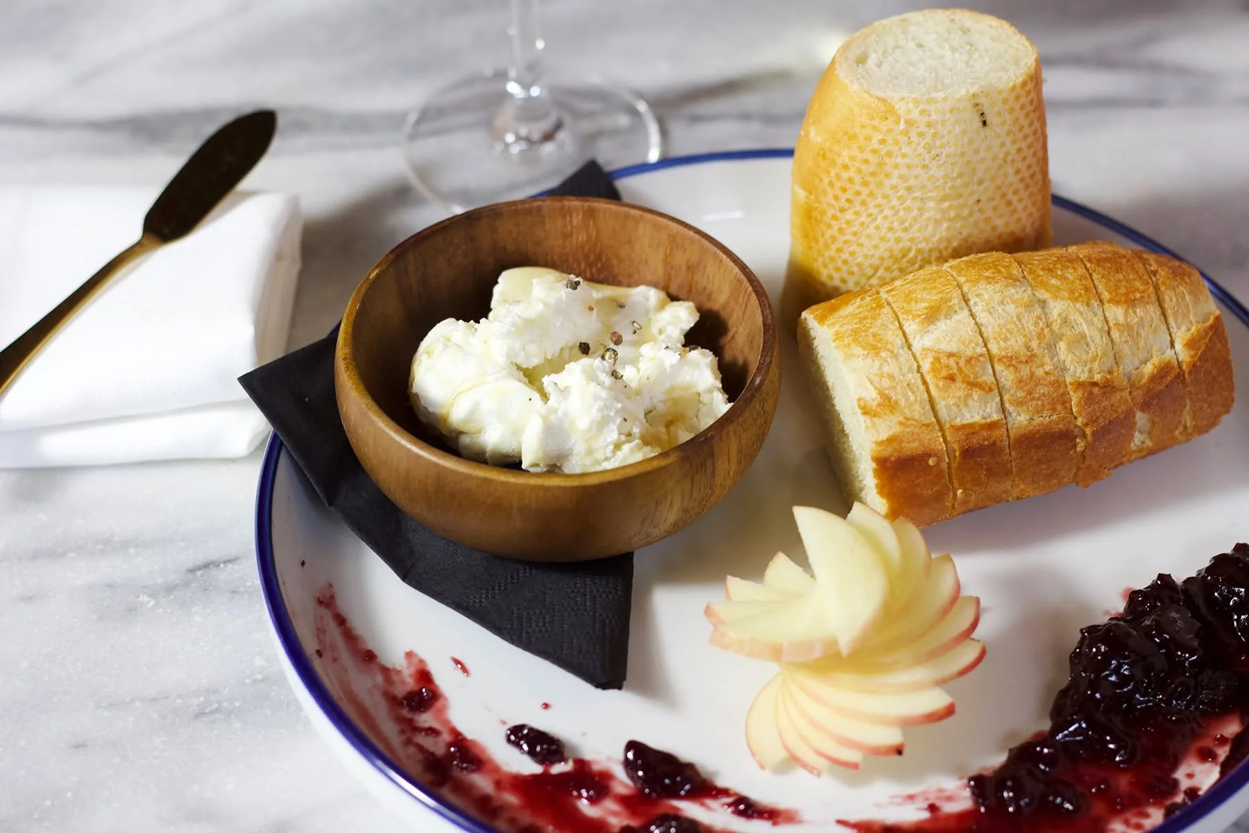 It's National Cheese Lover&rsquo;s Day, fromage fanatics! 🧀

If you love cheese, we&rsquo;ve got you &ldquo;covered&rdquo; - Check out our cheese plates:
The Dutch Ewephoria Sheep&rsquo;s Milk Gouda from the Netherlands
Burrata di Stefano from south