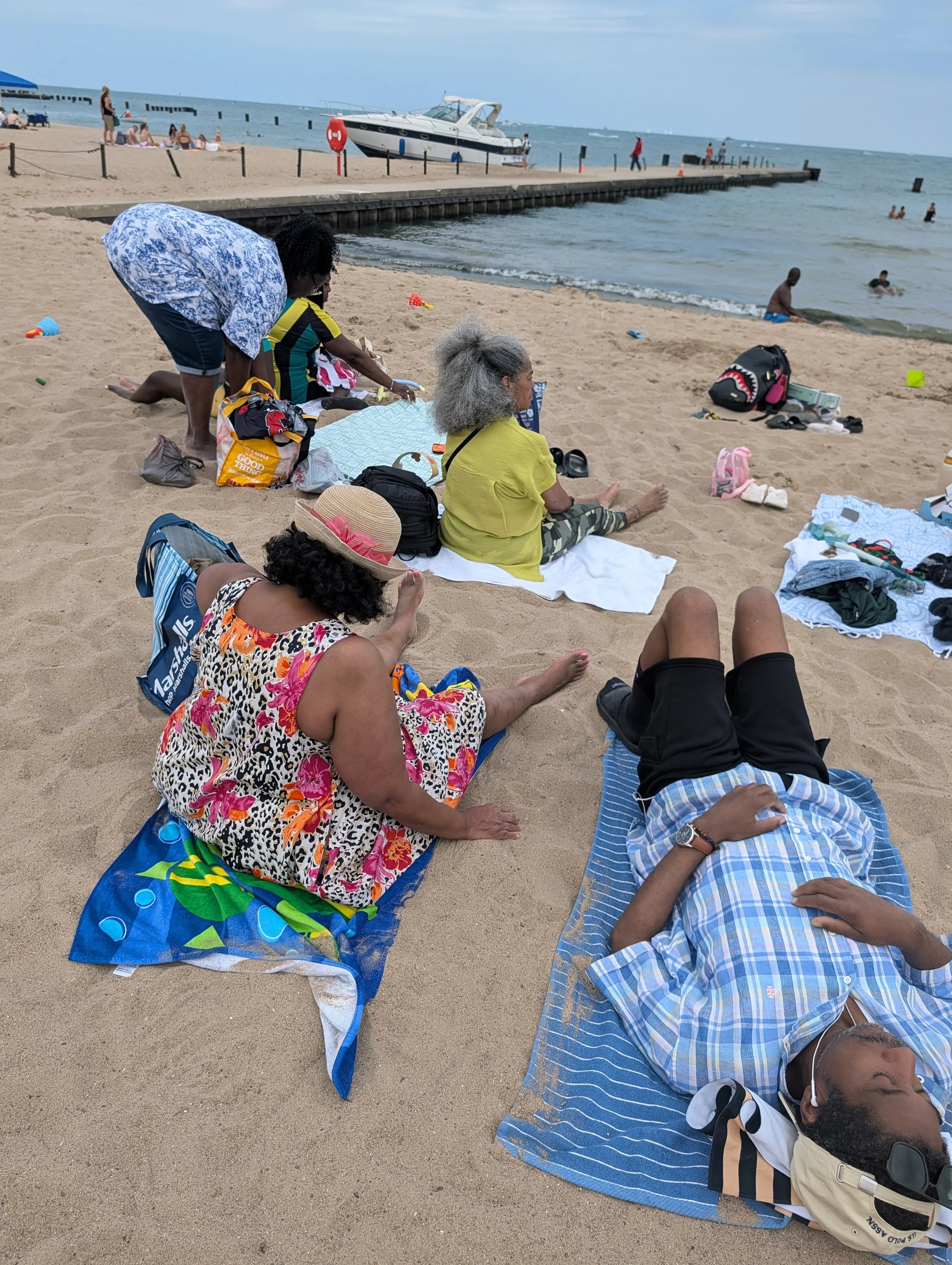 Barbara Johnnie Mae Pammie Gregory beach.jpg