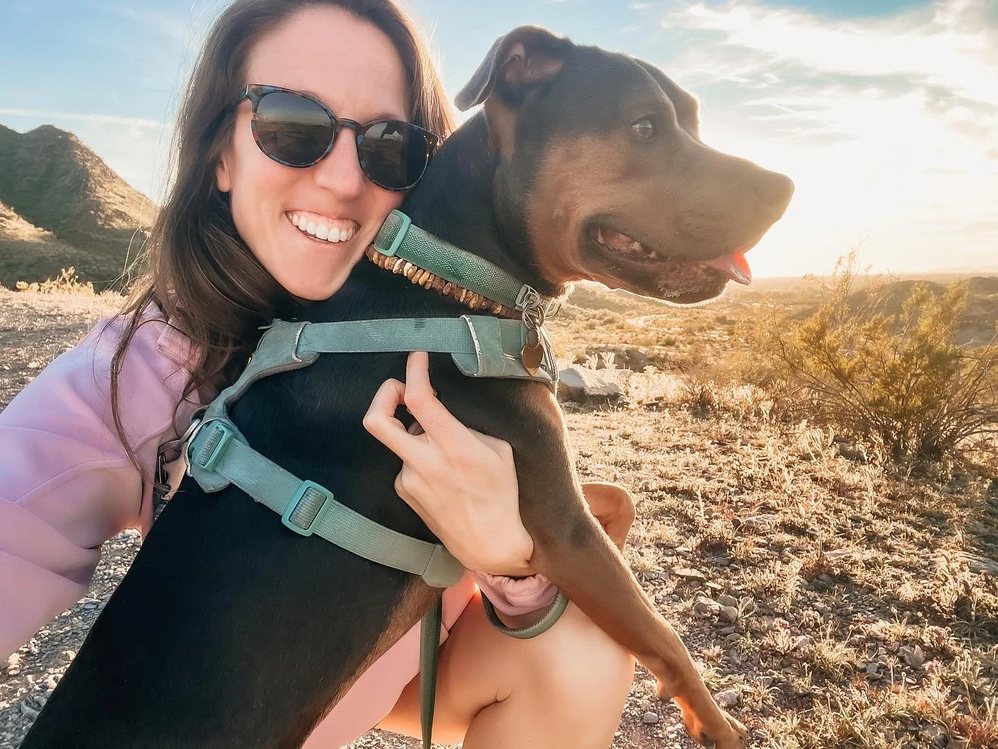 What I Do &amp; What You Can Expect

Your body is very smart. It knows what it needs to heal.

Sometimes it gets overwhelmed, stuck, or tired of holding things in. That&rsquo;s where I come in.

I help by listening to your body.

Before we begin, I m