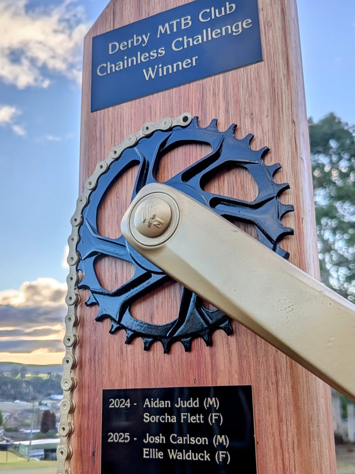 Updated plaque with our chainless champs.
2024—
🥇 @jvddy_ @sorchaflett
2025—
🥇 @joshcarlson__ @elliewalduck
Sitting pretty, ready for next year! 🤘🏻
@bluederby
#bluederby #derbymtbclub #chainlesschallenge
