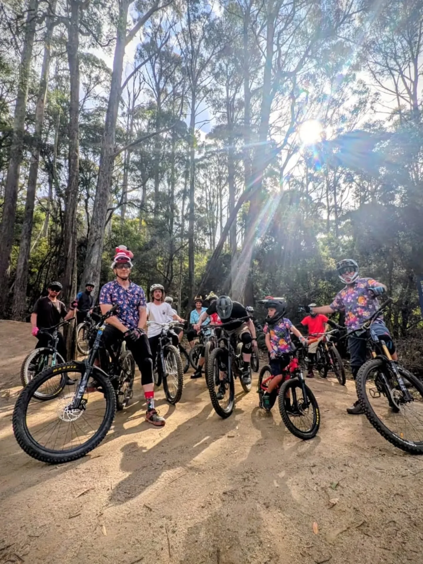 What an amazing turn out for our club Christmas ride and sausage sizzle. A huge thank you to everyone who came - I think it's safe to say everyone had a good time!

A special thanks to @vertigomtb @updownaroundmtb and @barkoffbiking for running shutt