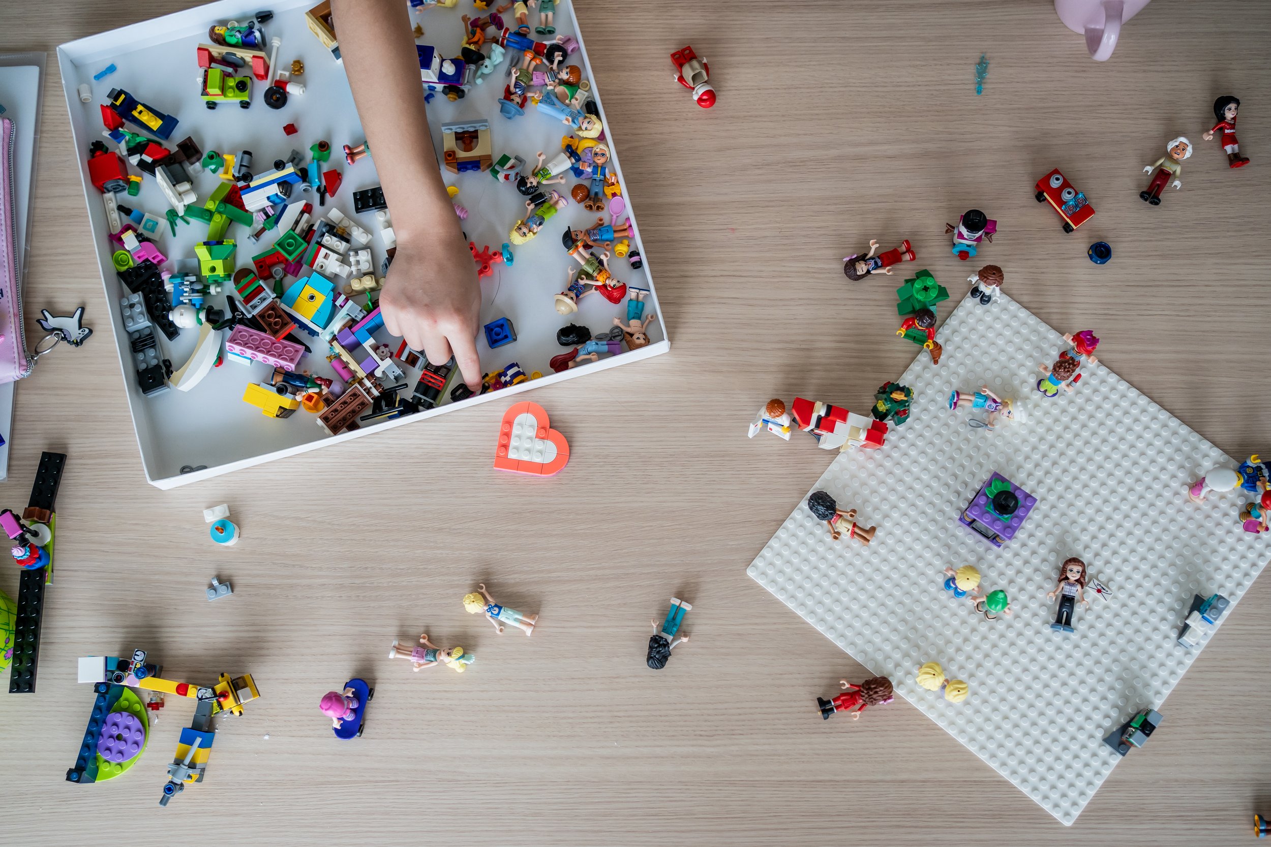 Lego's all day - by Sanïa Spiri