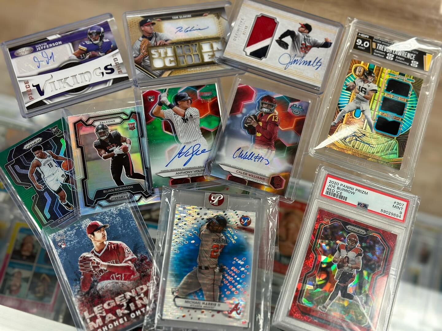 Nice little sports lot pickup and trade from last night! 

All is available! 

#sportscards #whodoyoucollect #thehobby #panini #tradingcards #paniniamerica #nba #basketballcards #topps #baseballcards #footballcards #nfl #rookiecard #basketball #psa #