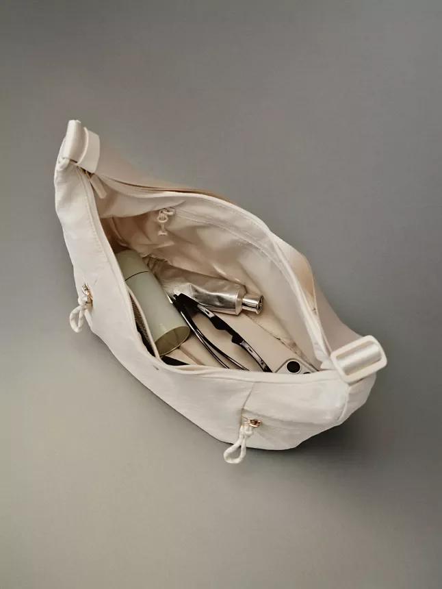 Aug26_Wk3_D_FA26Bags_PDP_2ColParallax_D_Slouchy_646x860_02.webp