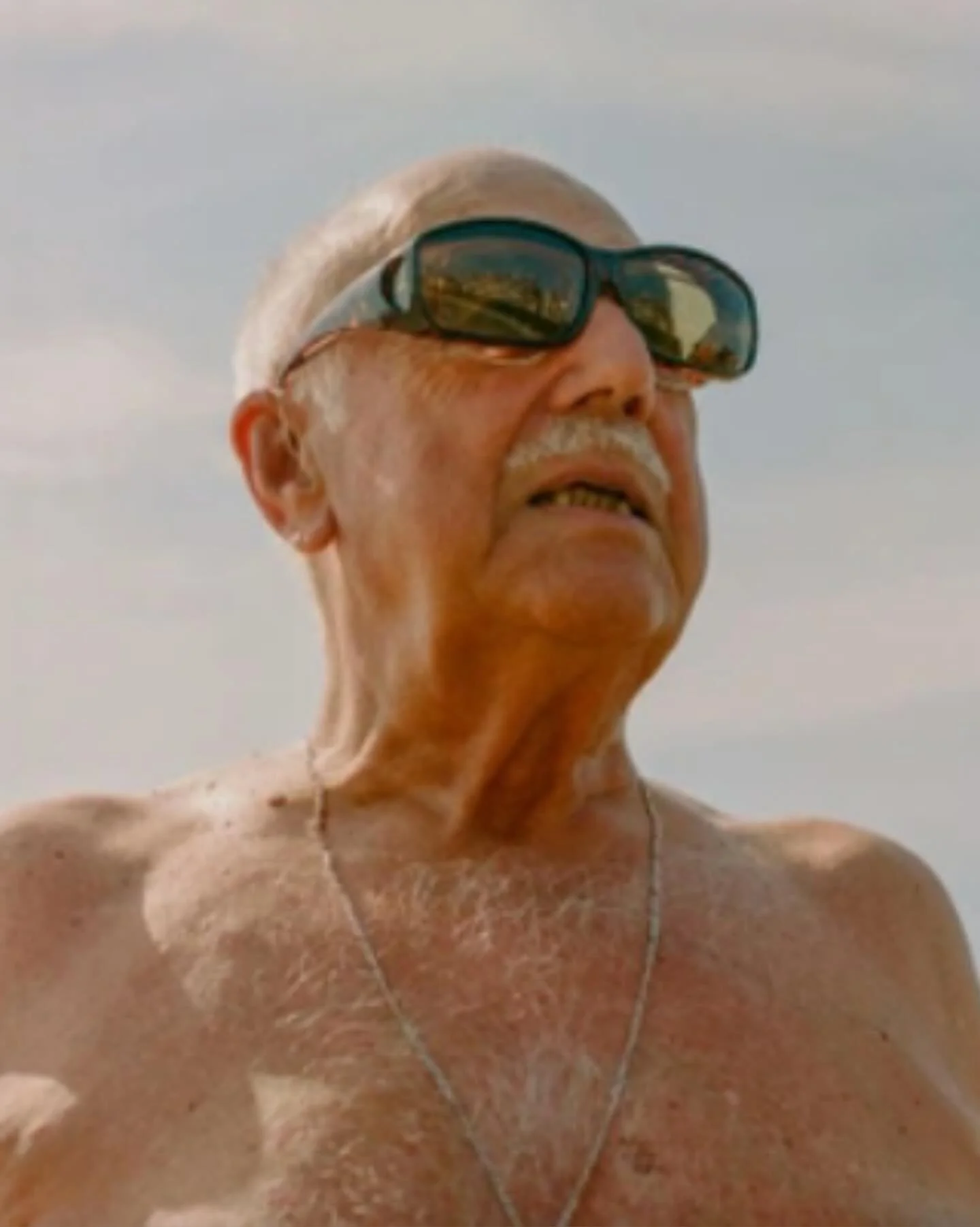 POV: you put those funky glasses on when you lay down 

😎