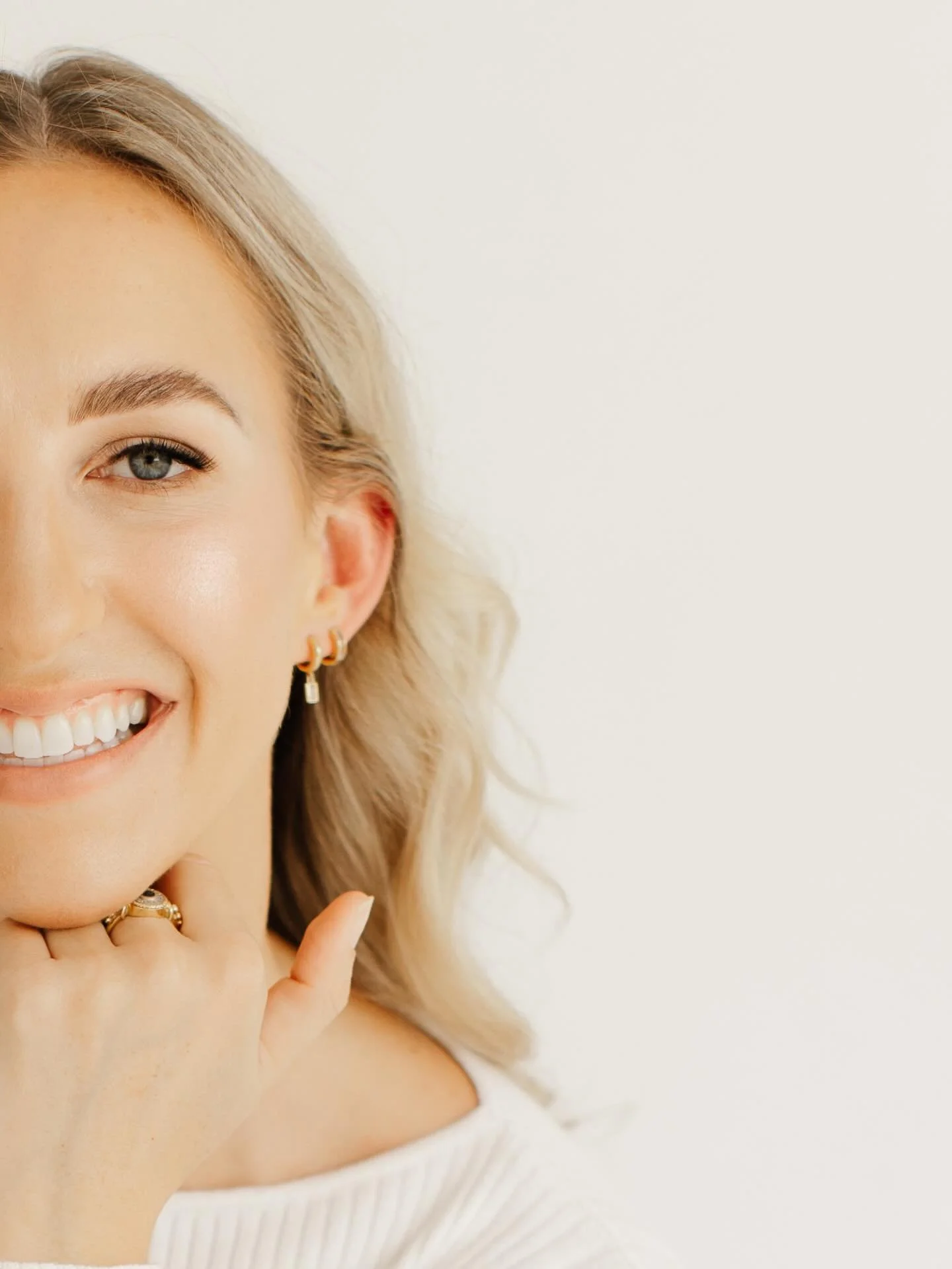 Why Do Gums Bleed During Pregnancy?

🩸 Bleeding gums during pregnancy are very common.
Hormonal changes increase blood flow and make gums more sensitive to plaque, leading to:
 🫢 Swelling
 ❄️ Tenderness
 🩸 Bleeding when brushing or flossing

This 